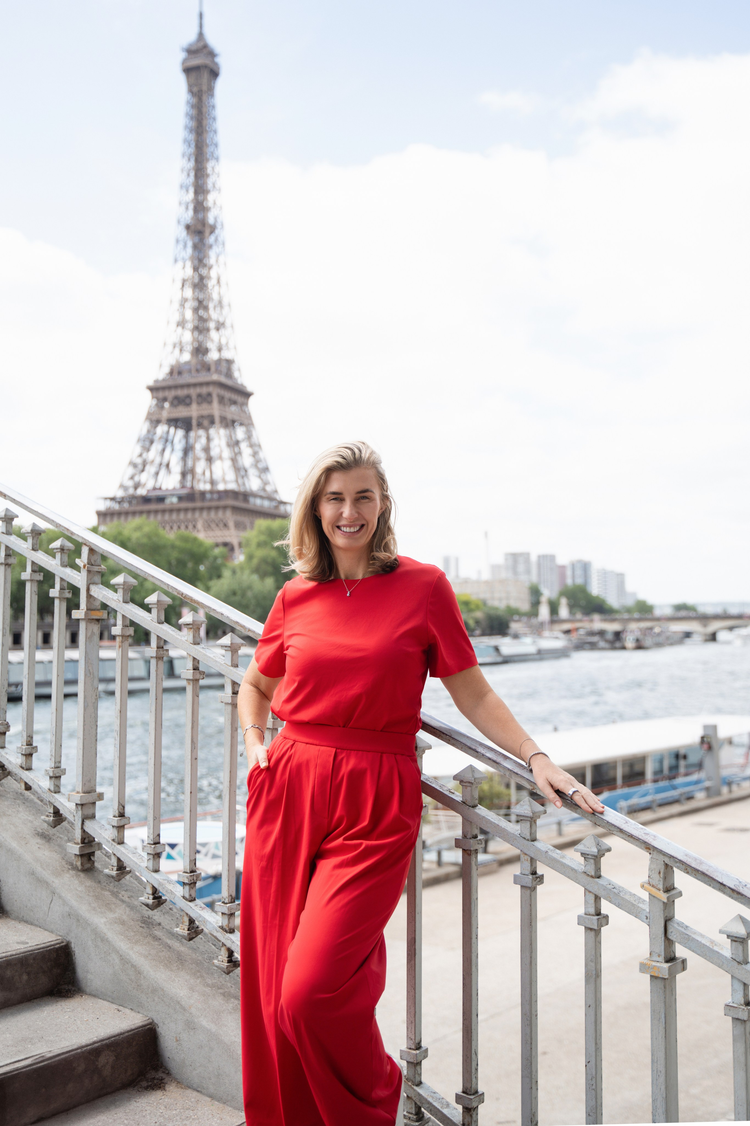 Content Nadia (2.5 hours). Photographer in Paris|Solo and groups, portraits & content, couples photo-shoot in Paris at the best locations