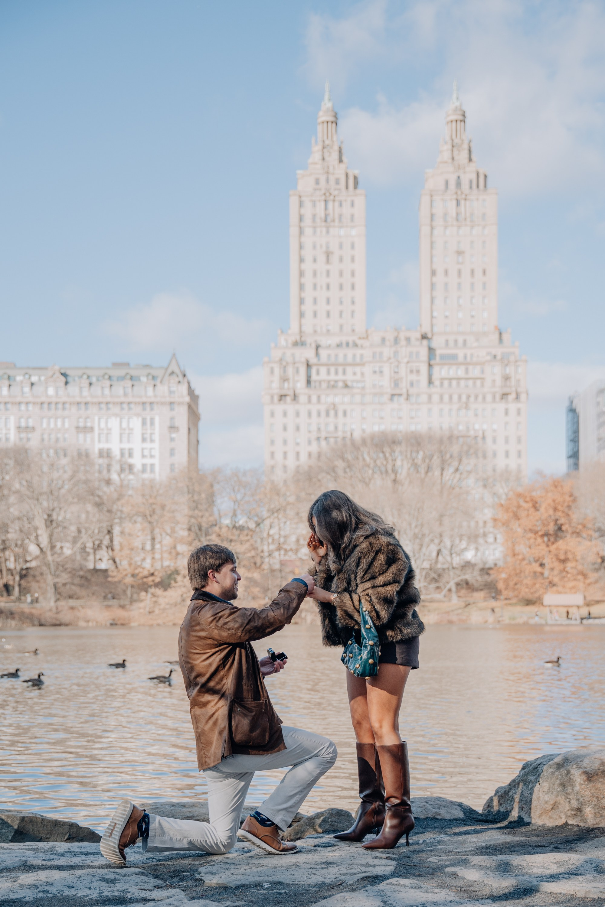 Proposal shoot in Central Park. Portrait and wedding photographer in New York