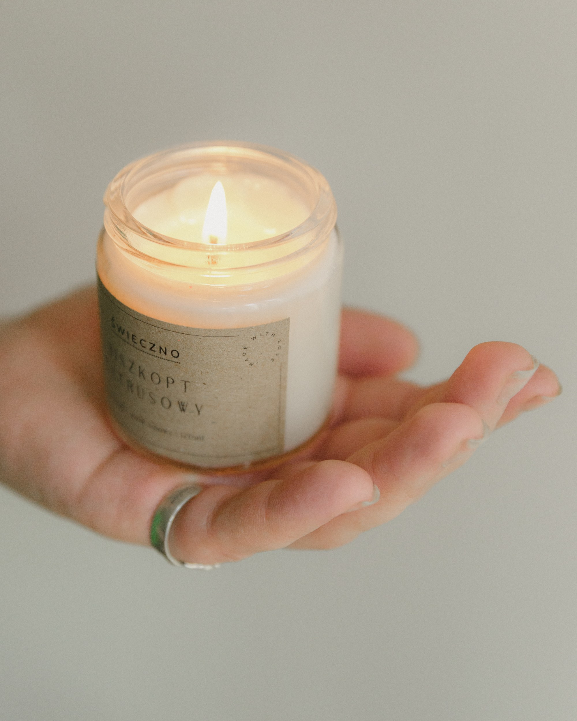 Candles | insta content. Kaja | fotograf we Wrocławiu | ludzie i psy