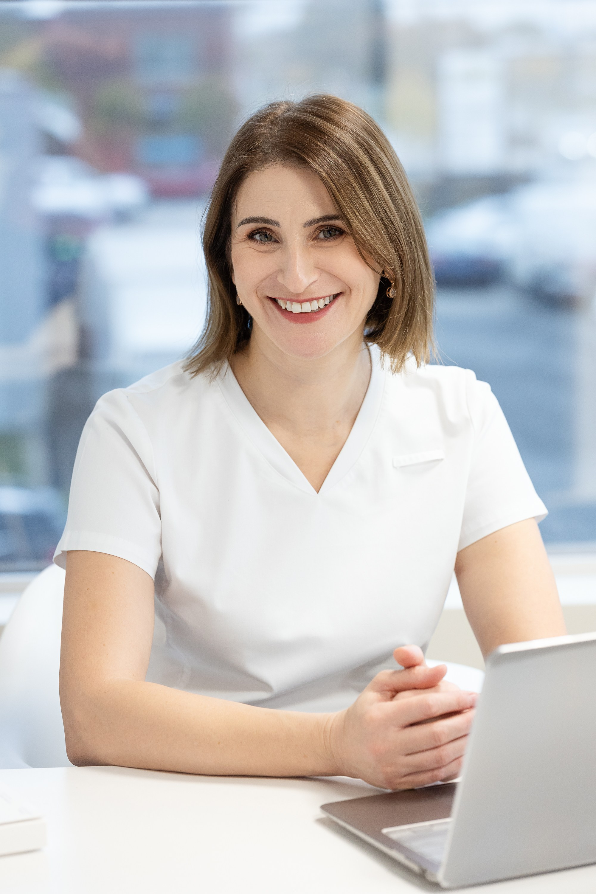 Violeta Sili, Esthéticienne/Beautician