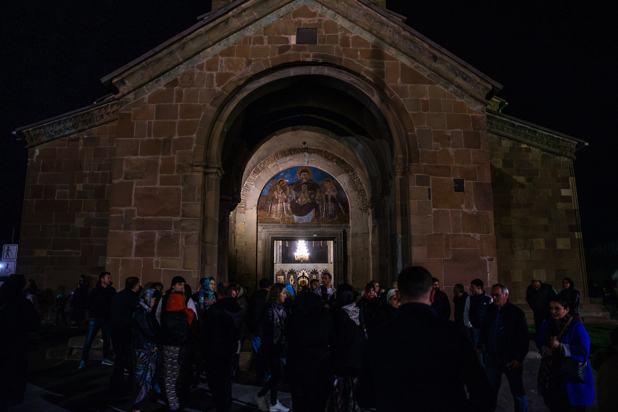 The Easter Procession in Svetitskhoveli: A Night of Light and Faith. Ilya Vaga