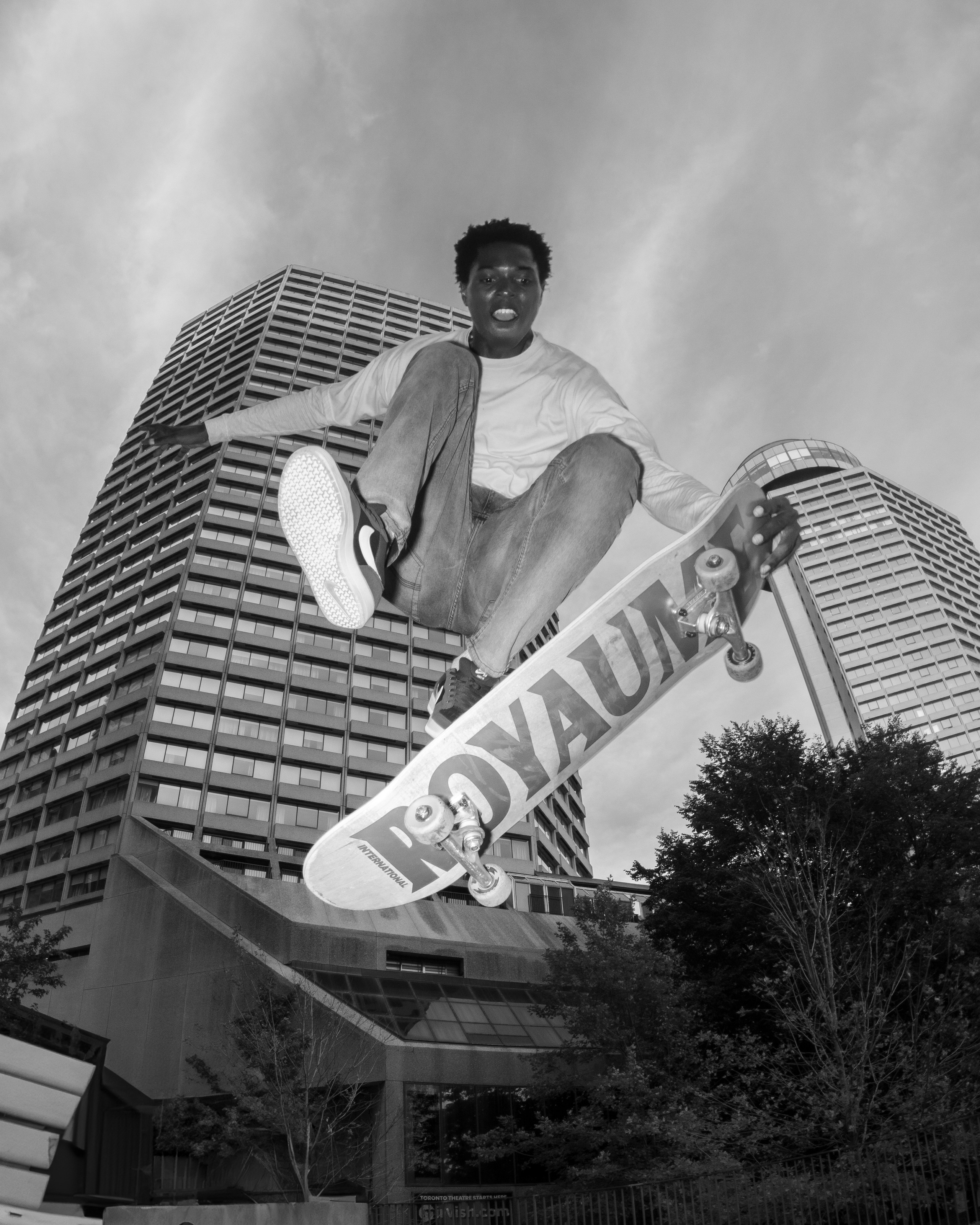 Fashion and Commercial. Production Services NV Visual