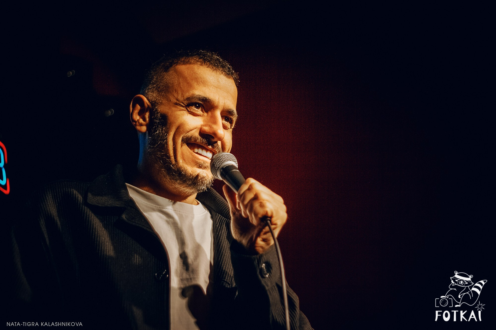 Eduard Matsaberidze en Madrid 14 de febrero 2026 — fotos del show de stand-up | FOTKAI