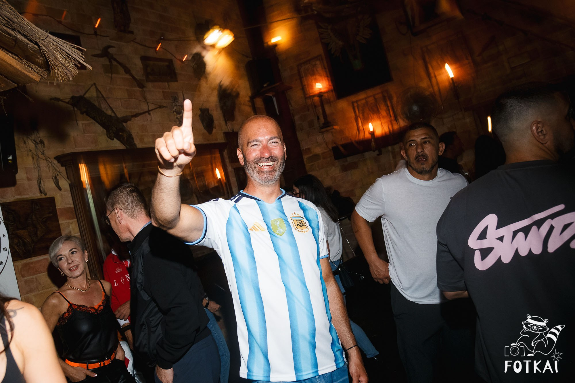 Los Ekilibristas de la Cuerda Floja — Фото с концерта в Торревьехе, 2026 | FOTKAI