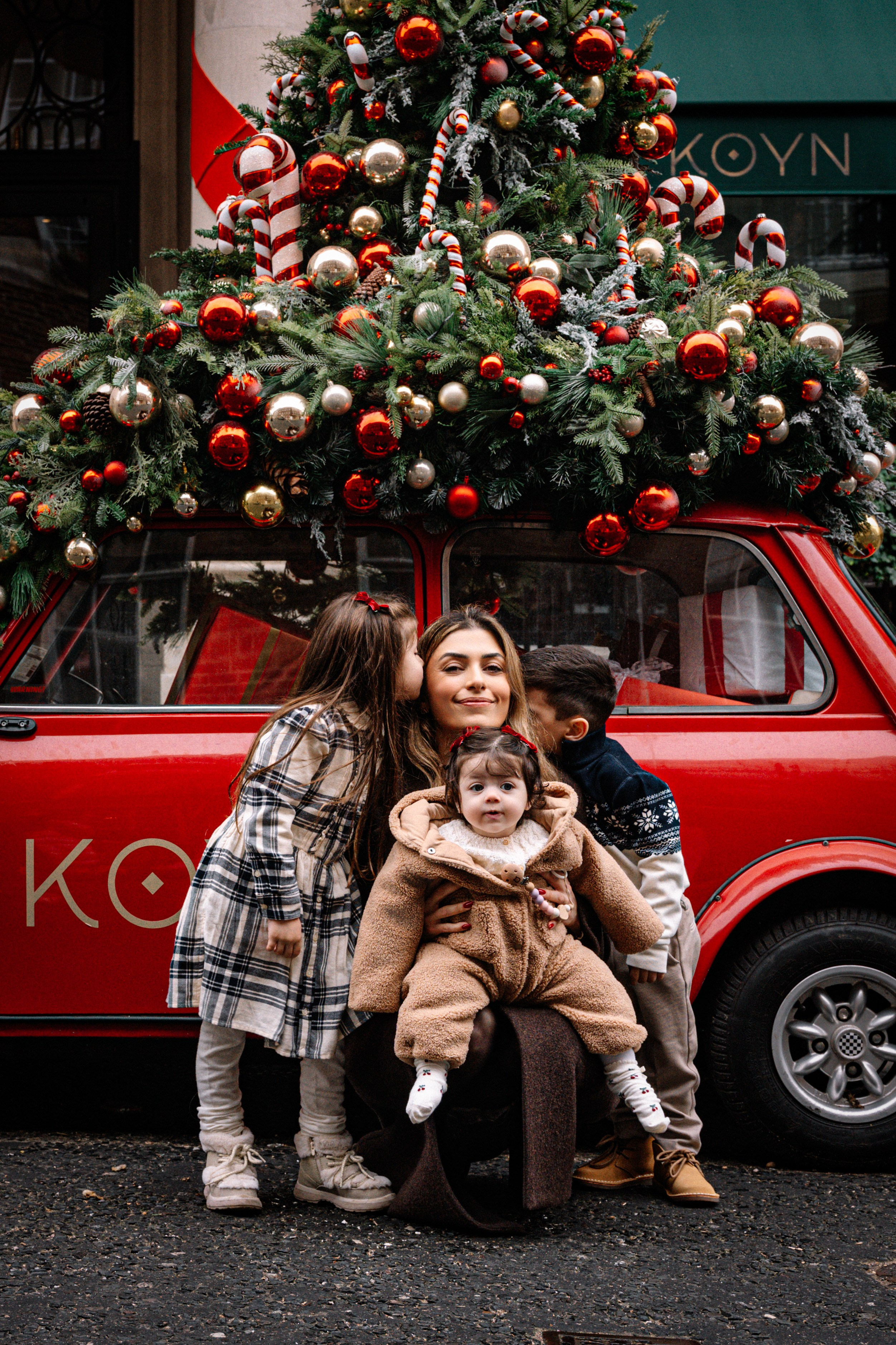 Nicole and family. Tonya Kyrylenko photographer in London