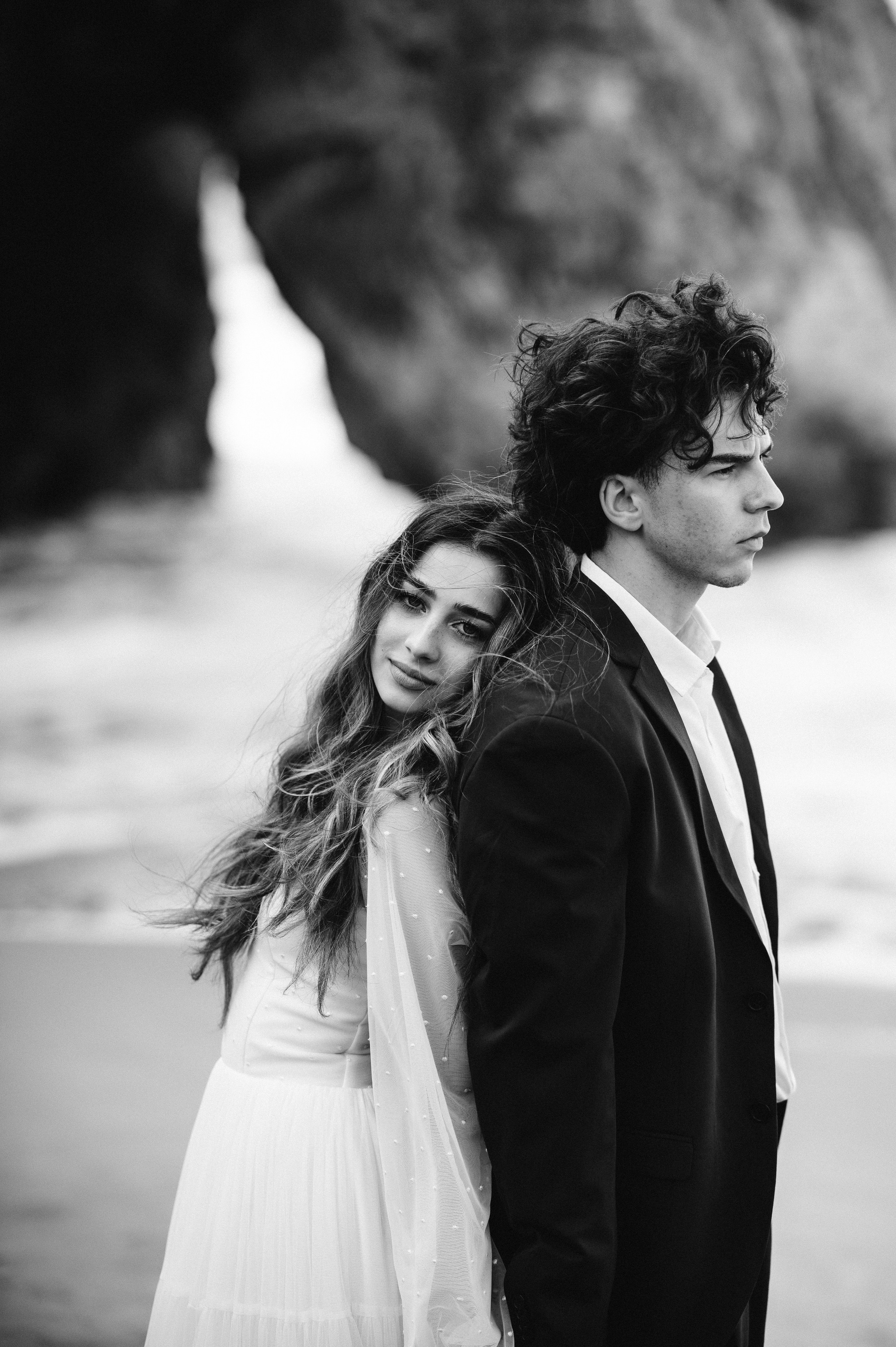 Ședință foto de nuntă pe plaja Adraga – emoție la malul oceanului Atlantic. Valentin Melen - fotograf de nunta 🤍