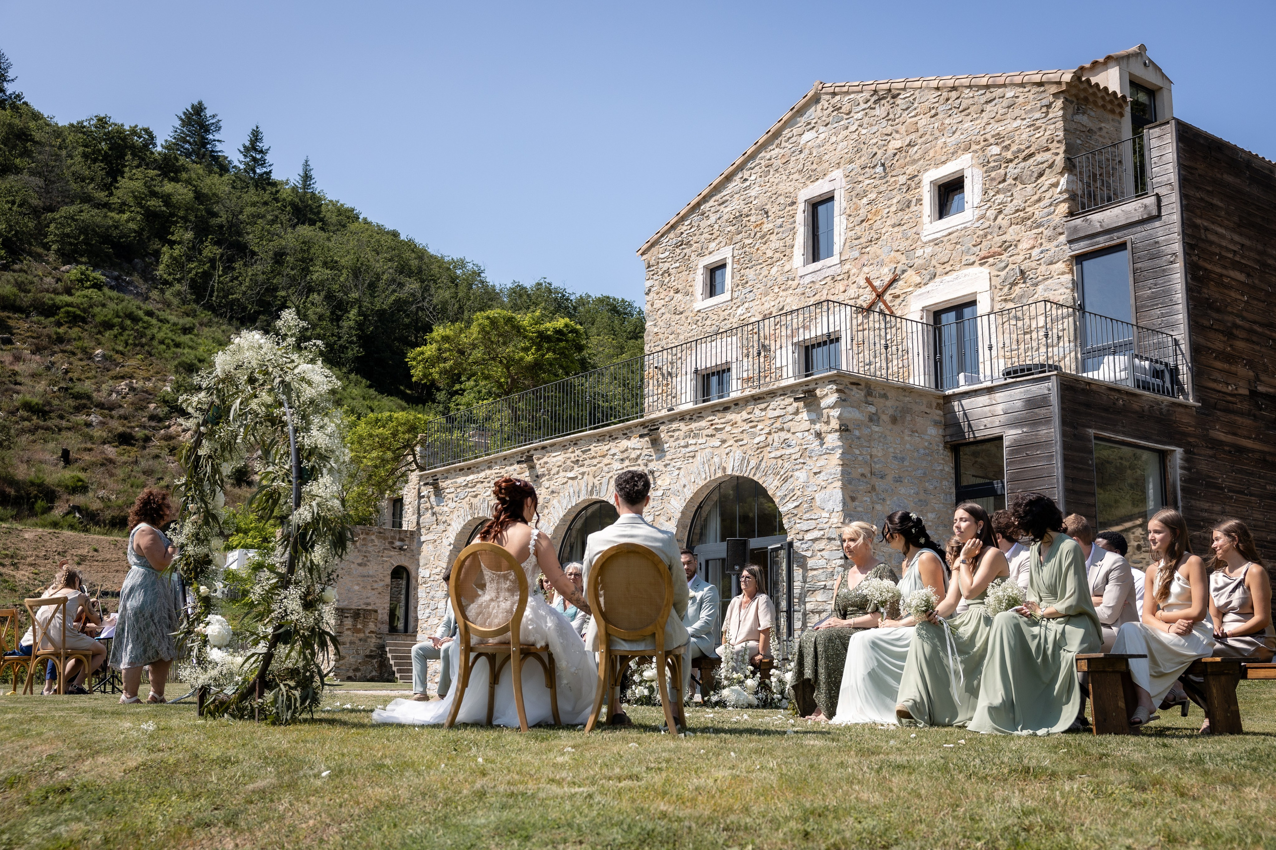 Modern Château Wedding in Occitanie — Domaine de Merlac. Eugénie Smirnova — Wedding & Elopement Photographer in Southwest France