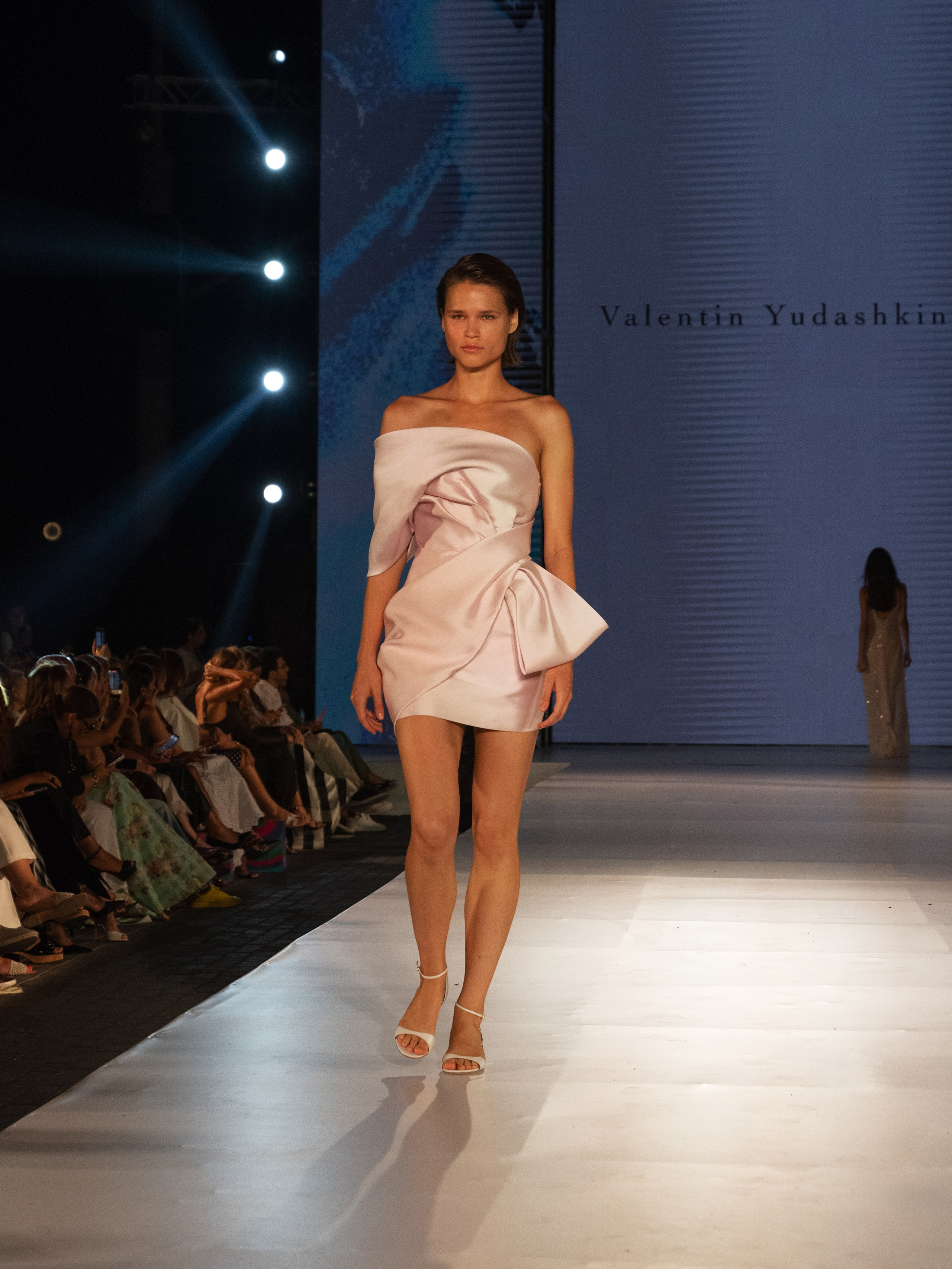 Valentin Yudashkin x AFW 2026. Фотограф Баку Тбилиси