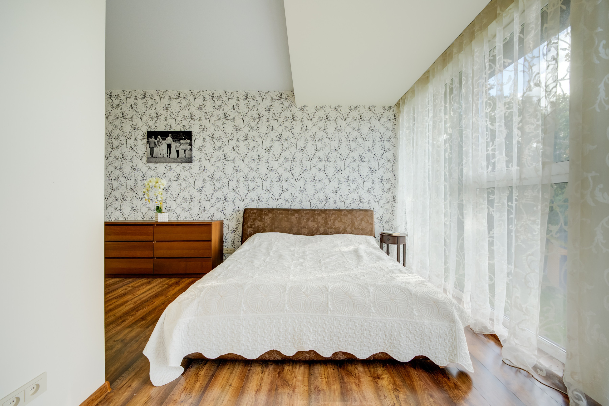 Sadyba Vinliaus r. prie ežero. Elina Sapiega fotografė Vilniuje