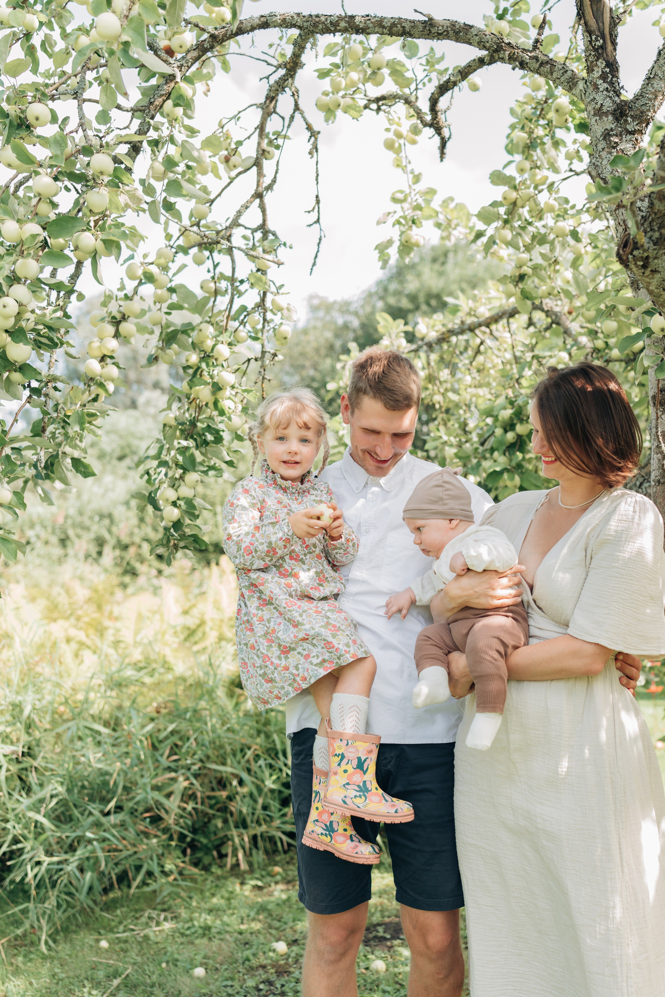 UNDER THE APPLE TREE. Dagneshi Photography