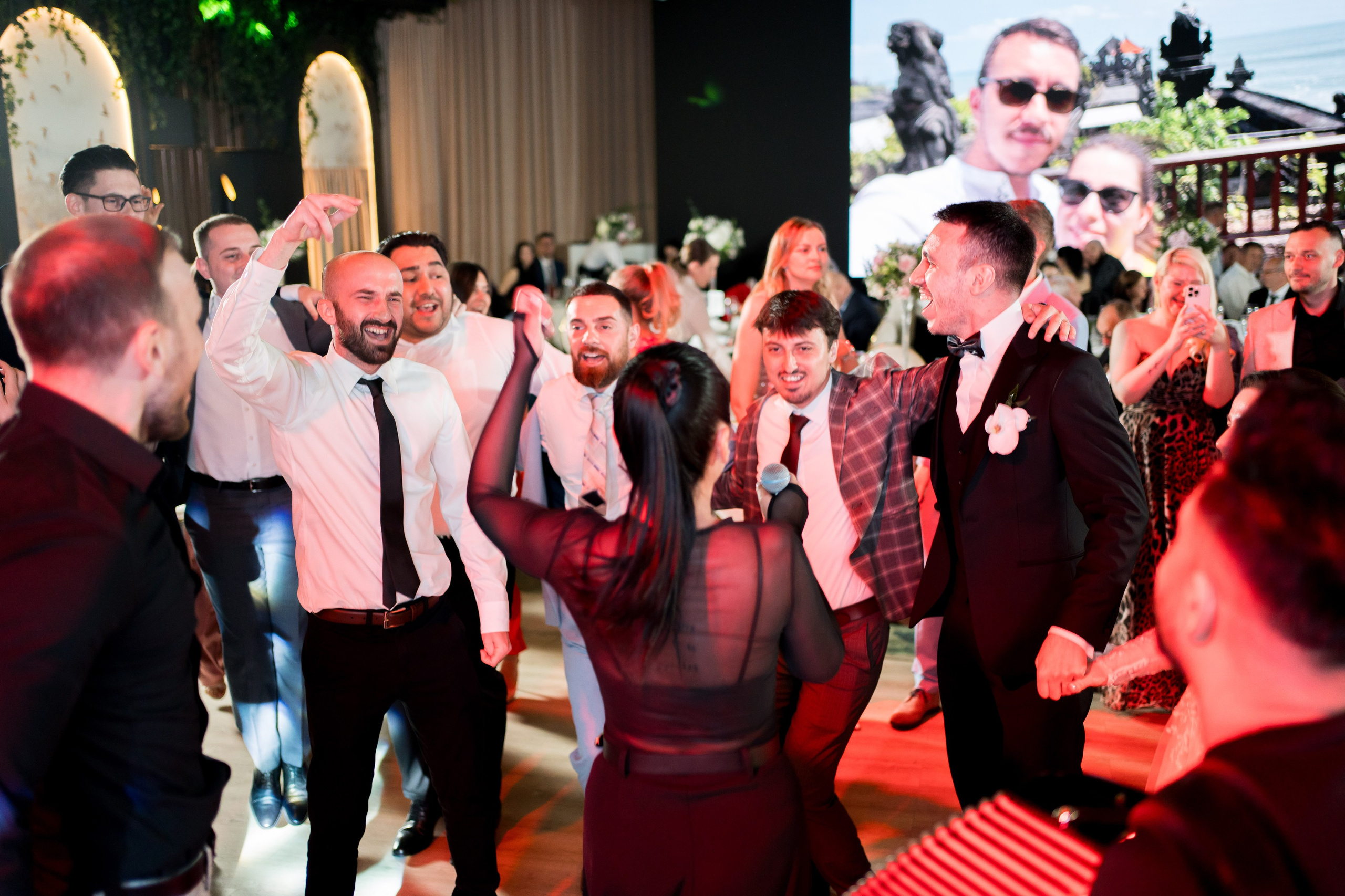 PARTY. Gabriel Florea — Fotograf nuntă București