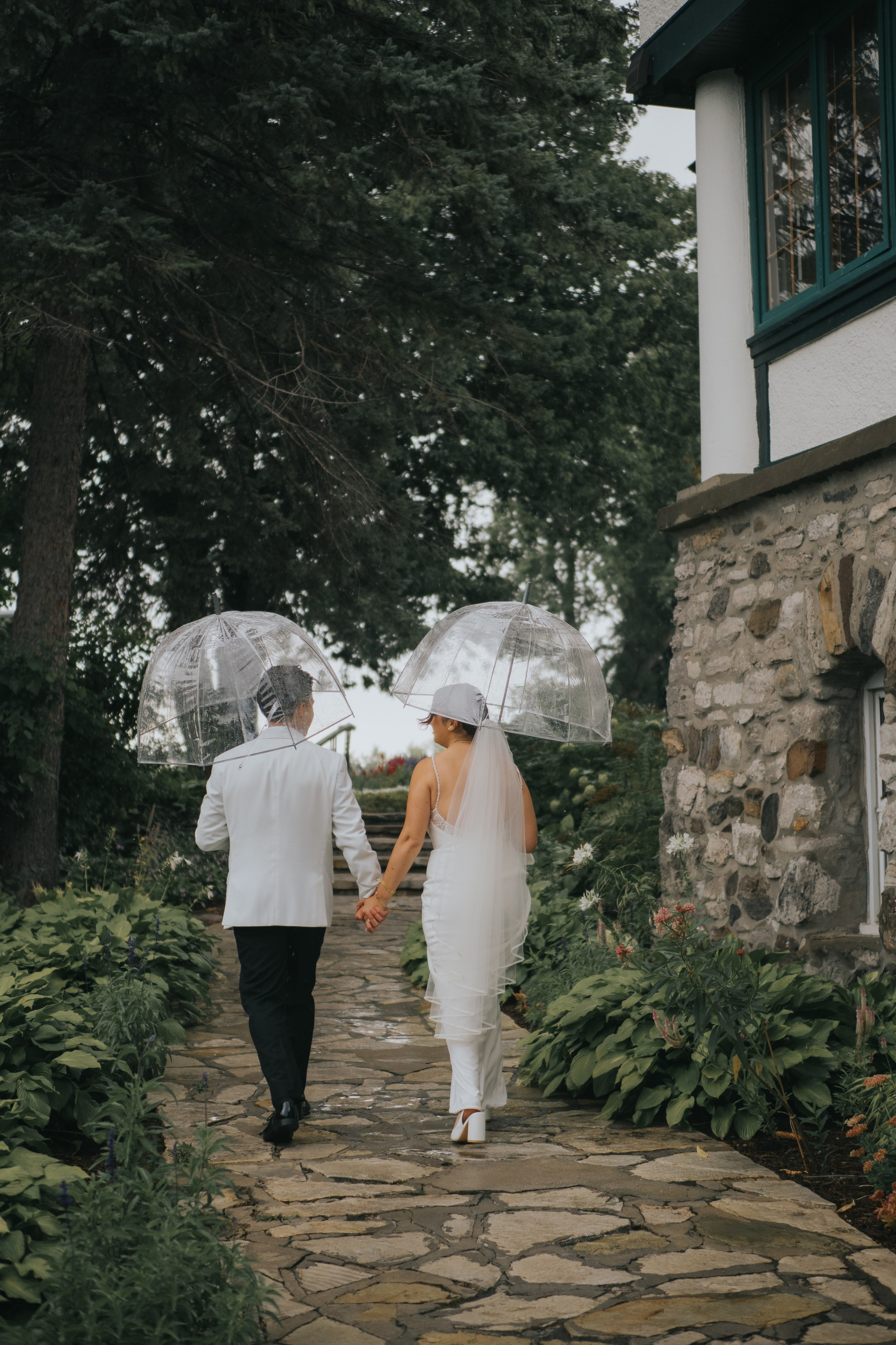 Wedding of Cassandra and Loïc in Beaconsfield, Montreal. Wedding and Family Photography Montreal Muriel Oe Photo