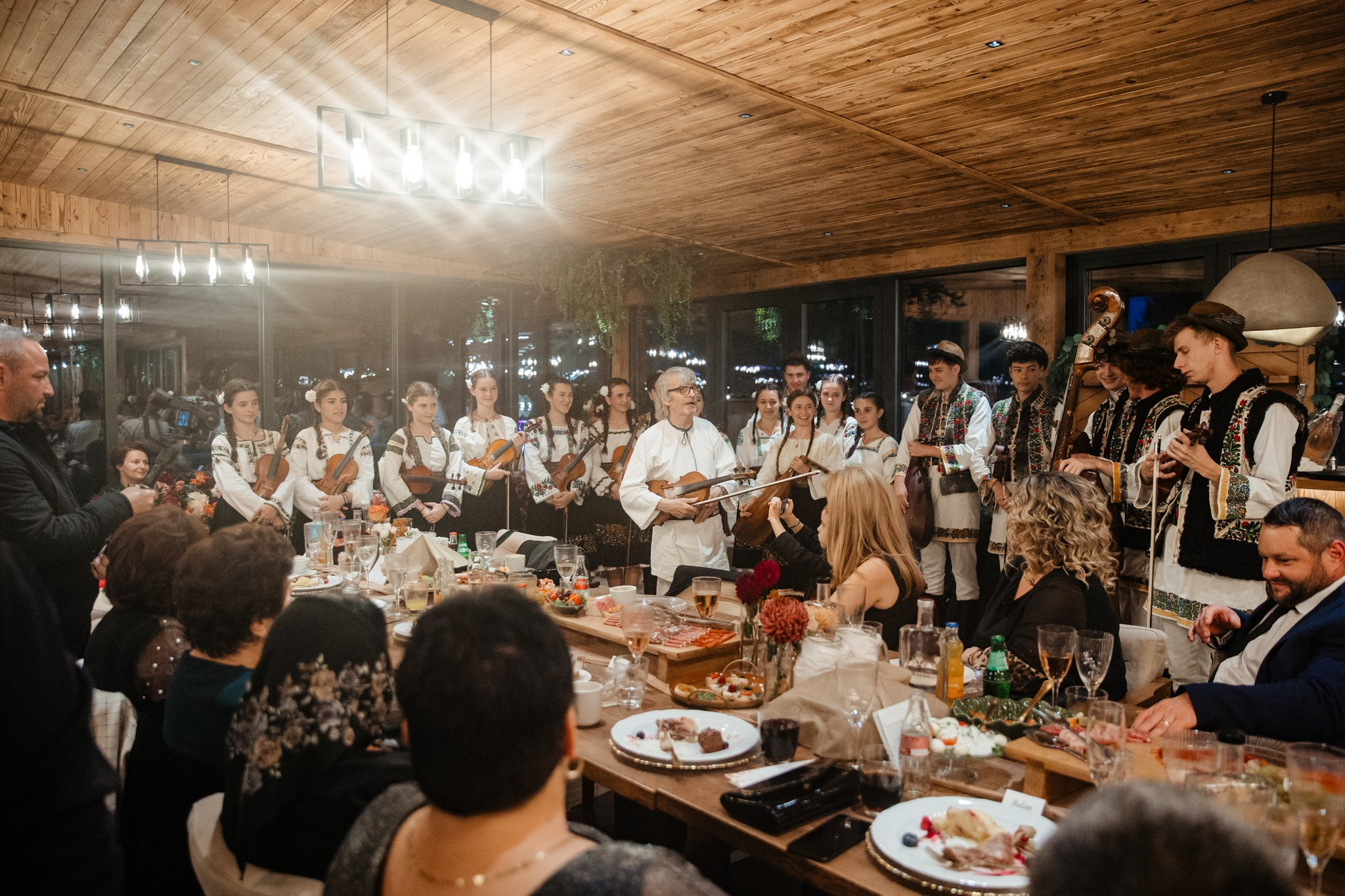 Nunta de Poveste la Sucevița: Cristi și Andreea. Servicii foto-video profesionale, pentru momente de neuitat