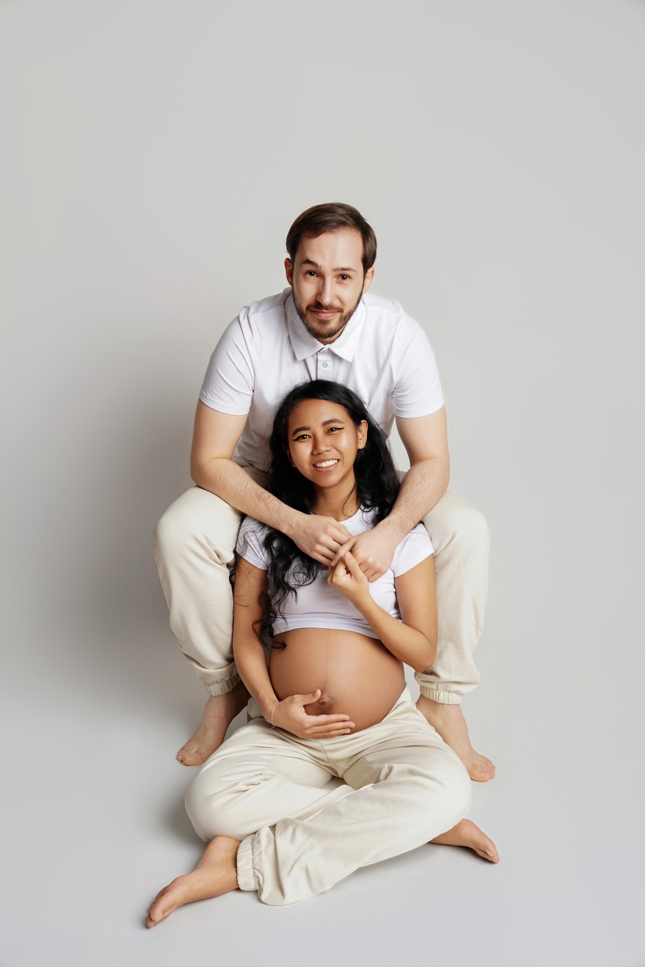 Babybauch. Neugeborenenfotografin und Retoucher in Augsburg Nastassia Schneider
