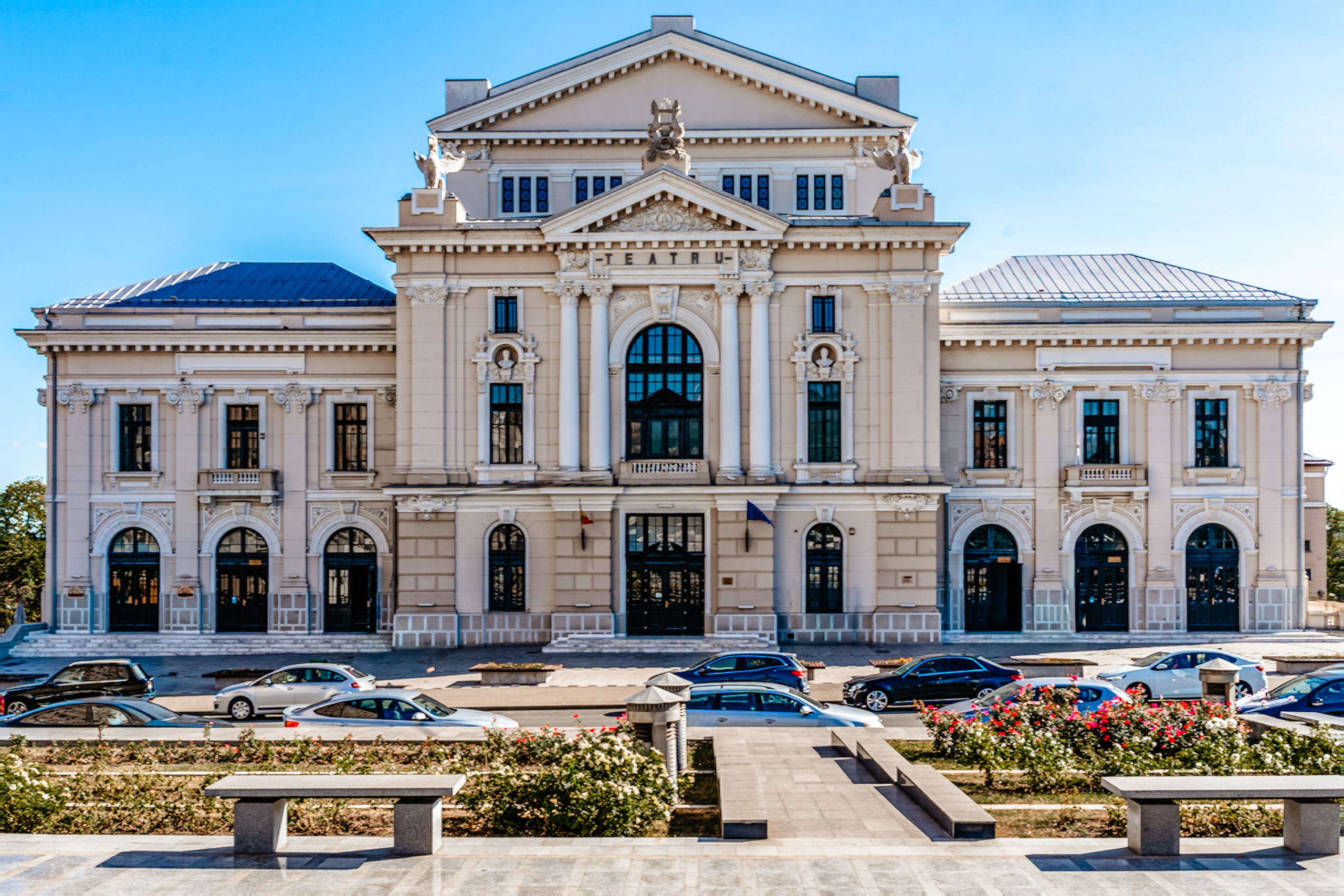 Cununia civilă a lui Tudor și Mădălina – eleganță, emoție și lumină. Event, portrait, and lifestyle photographer