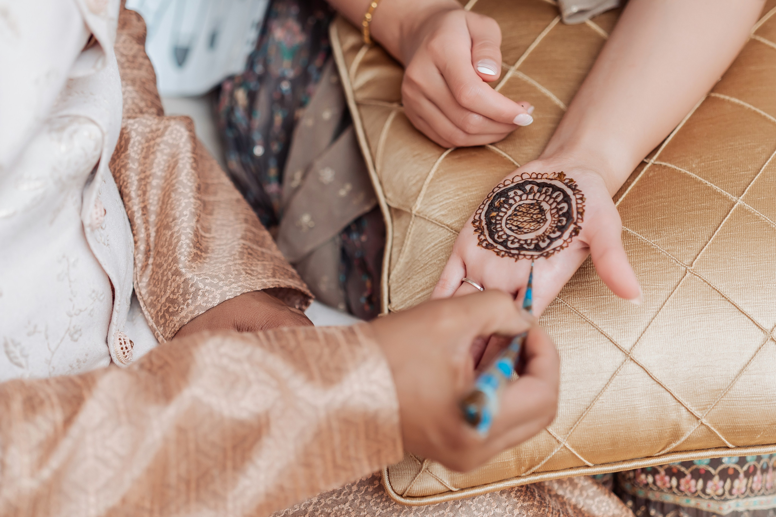 Darshil & Shailja. Wedding Photographer & Cinematographer studios