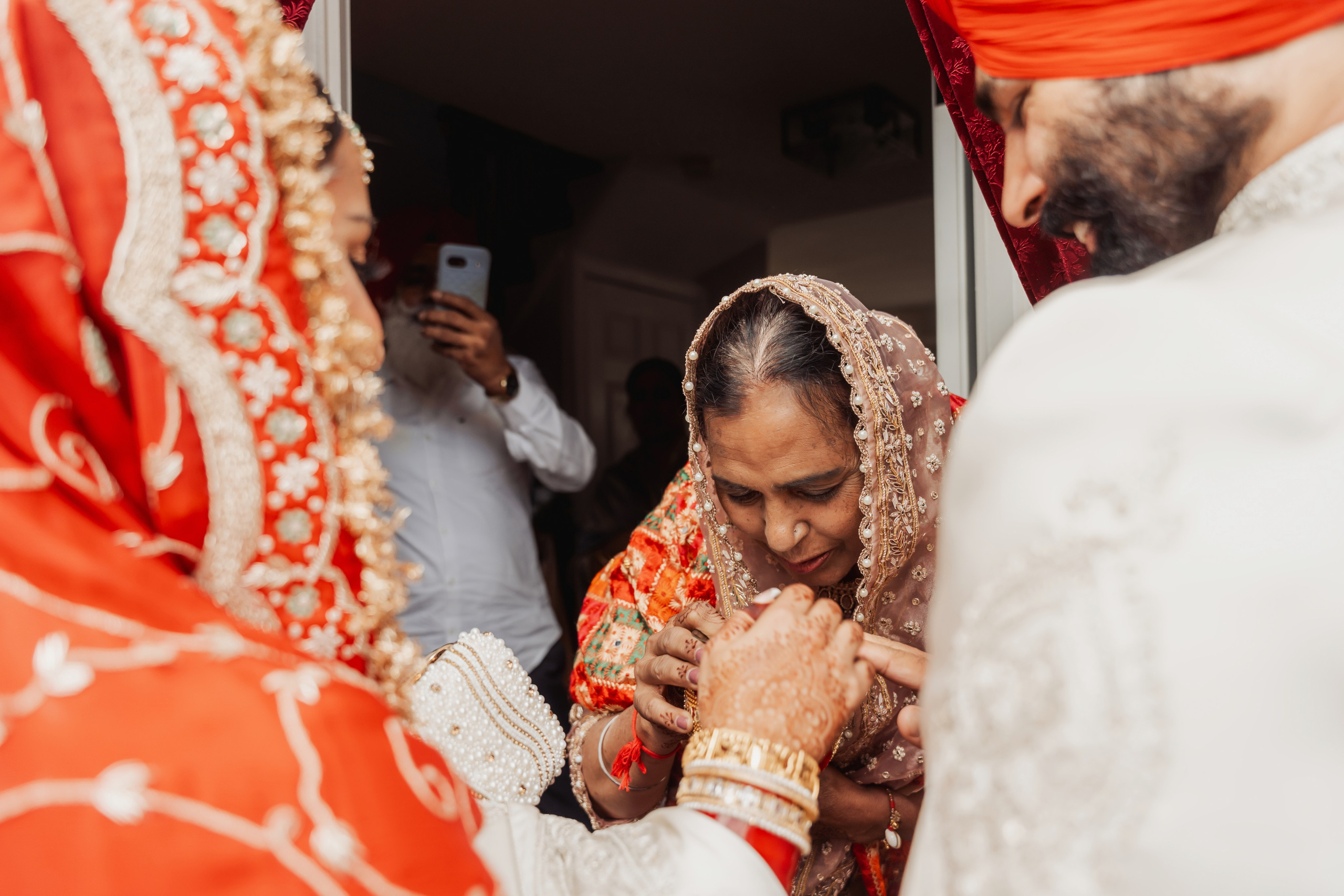Gagan & Jasmeen. Wedding Photographer & Cinematographer studios