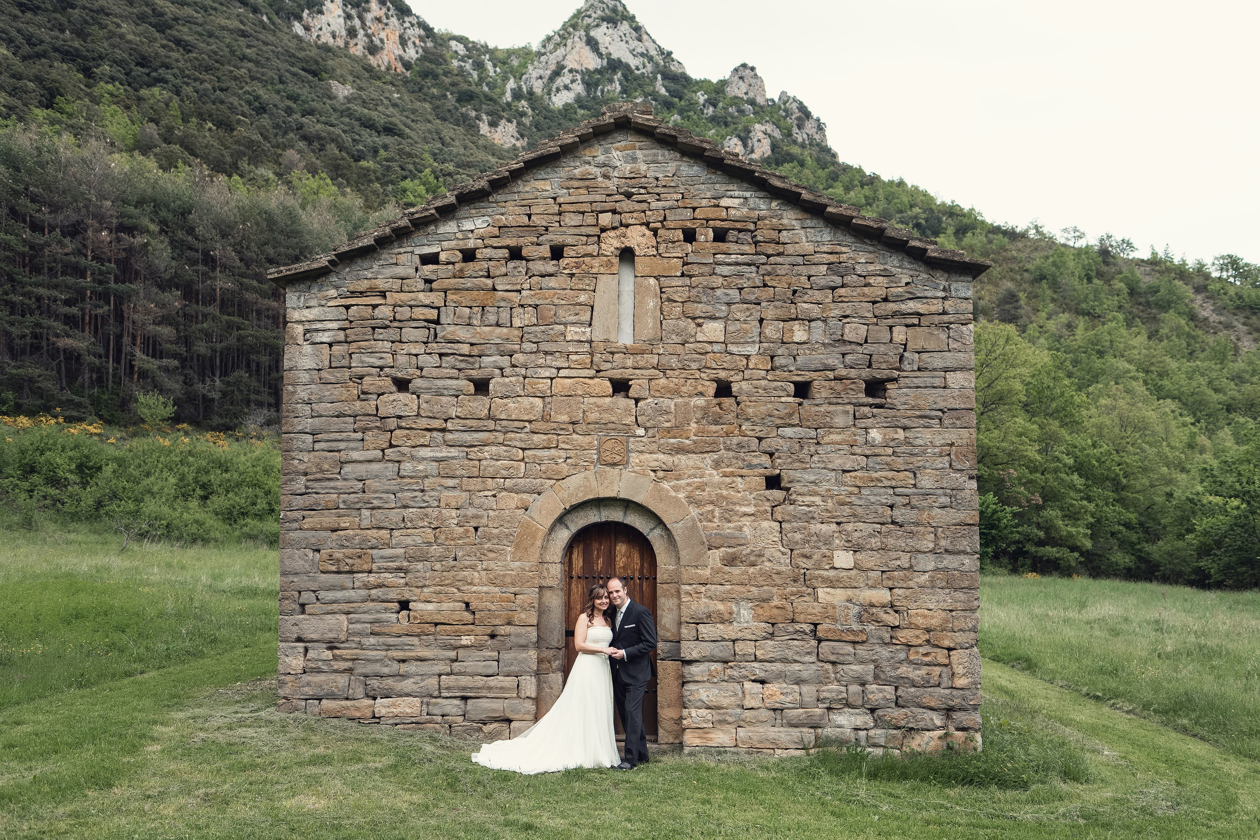 Postboda en el Monasterio de Obarra - Iglesia Santa María | Patri & Da. PIXLOVE - Fotógrafos de bodas Huesca Pirineos Zaragoza