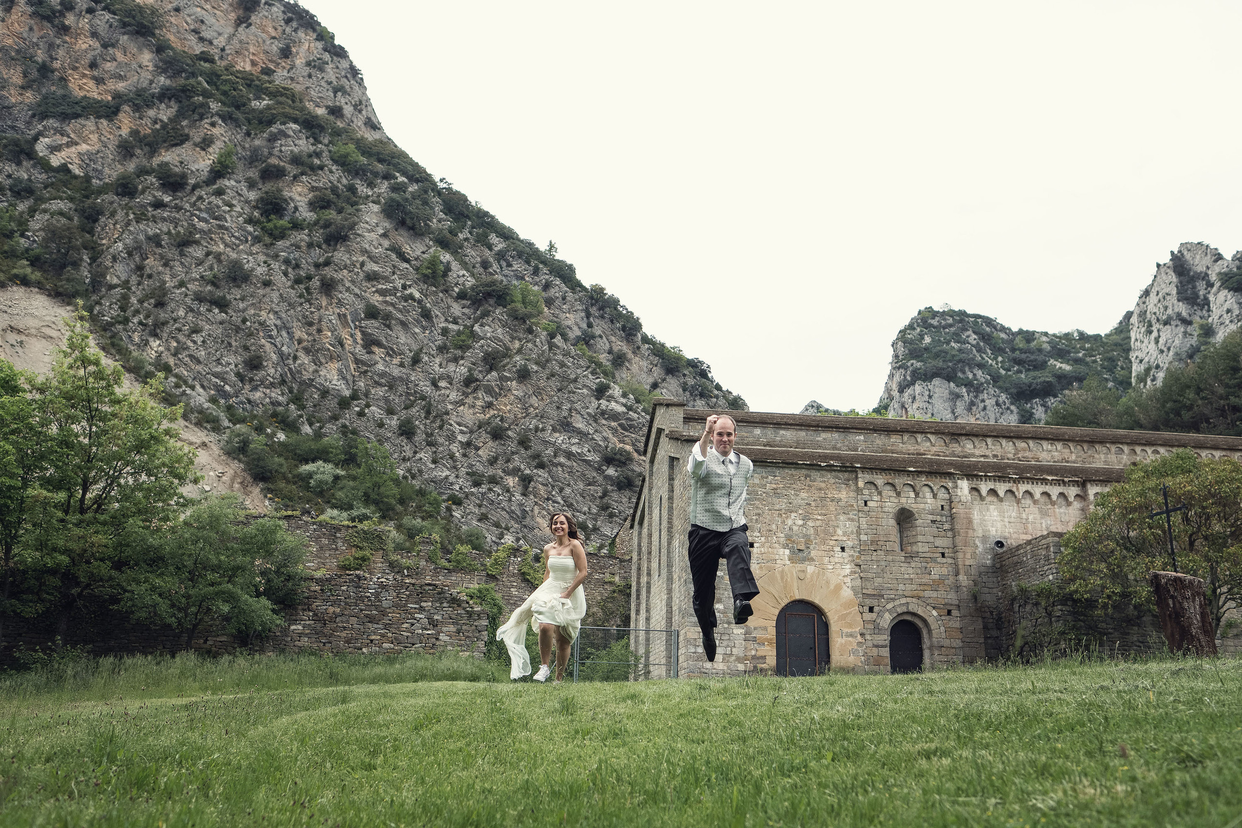 Postboda en el Monasterio de Obarra - Iglesia Santa María | Patri & Da. PIXLOVE - Fotógrafos de bodas Huesca Pirineos Zaragoza