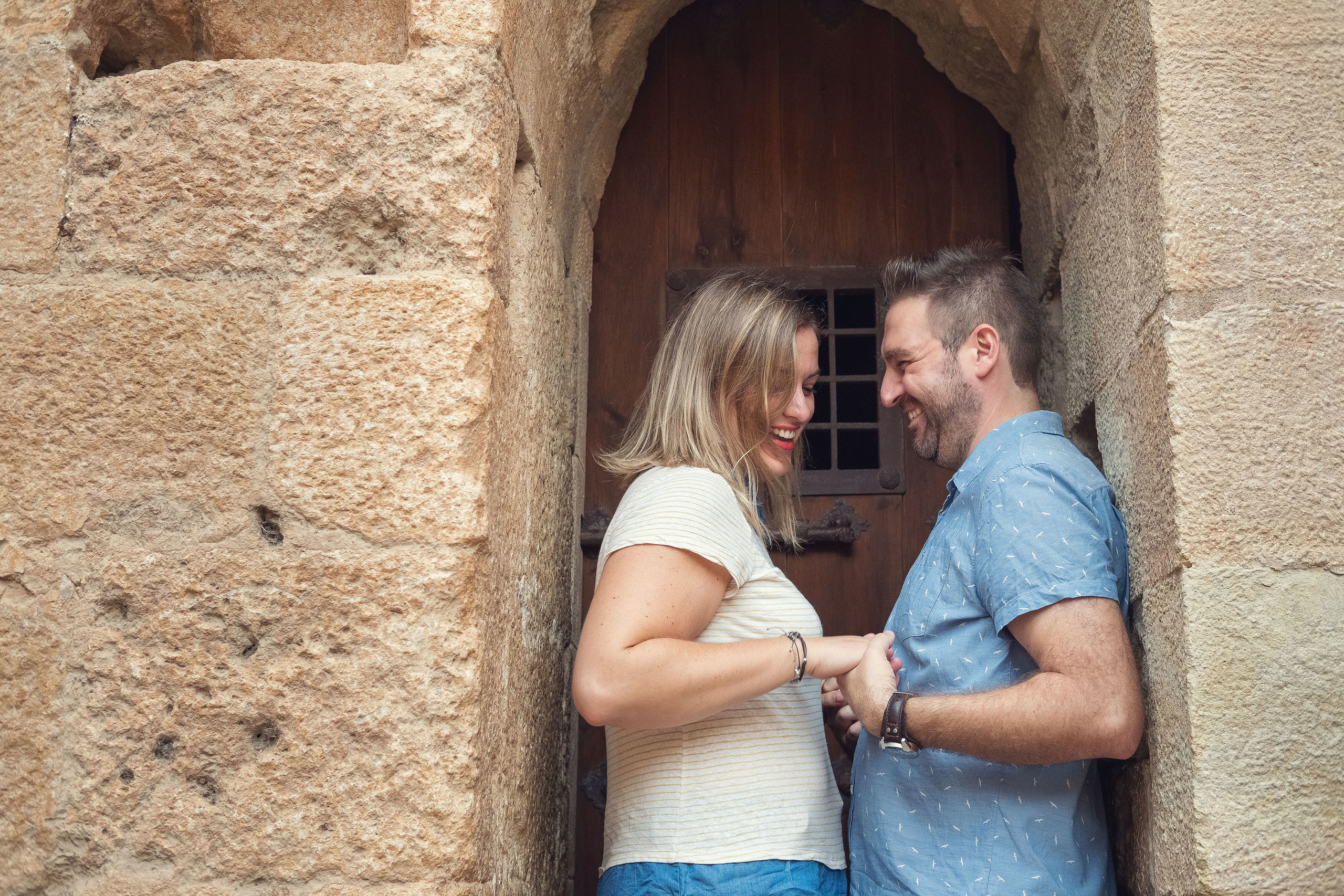 Reportaje de preboda en Alquezar de Clara y Nacho, fotografos Pirineos. PIXLOVE - Fotógrafos de bodas Huesca Pirineos Zaragoza