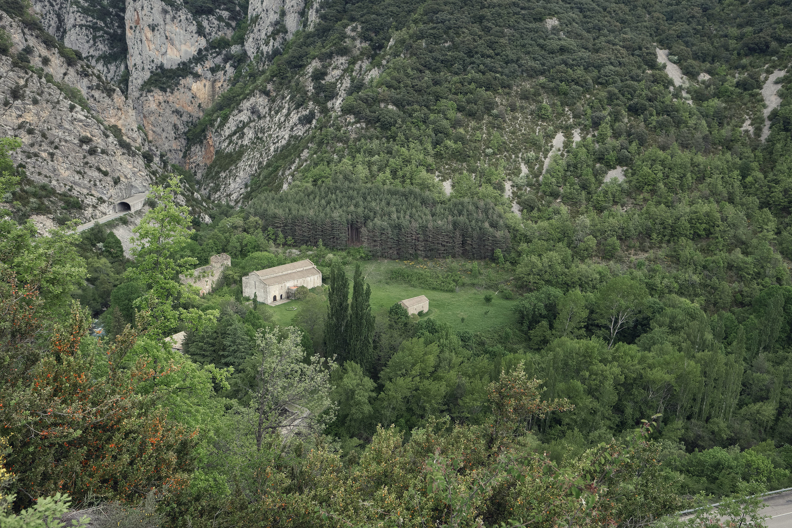 Postboda en el Monasterio de Obarra - Iglesia Santa María | Patri & Da. PIXLOVE - Fotógrafos de bodas Huesca Pirineos Zaragoza