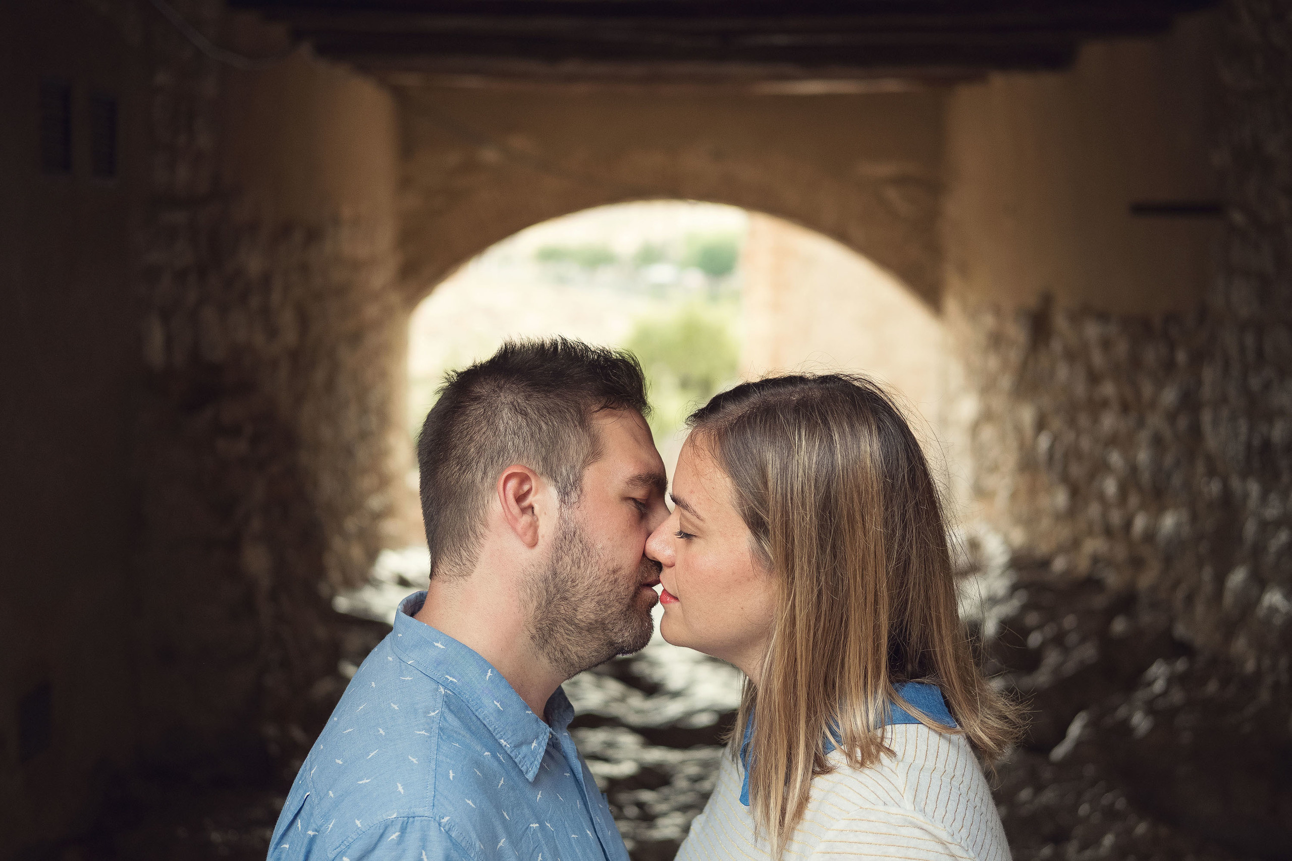 Reportaje de preboda en Alquezar de Clara y Nacho, fotografos Pirineos. PIXLOVE - Fotógrafos de bodas Huesca Pirineos Zaragoza