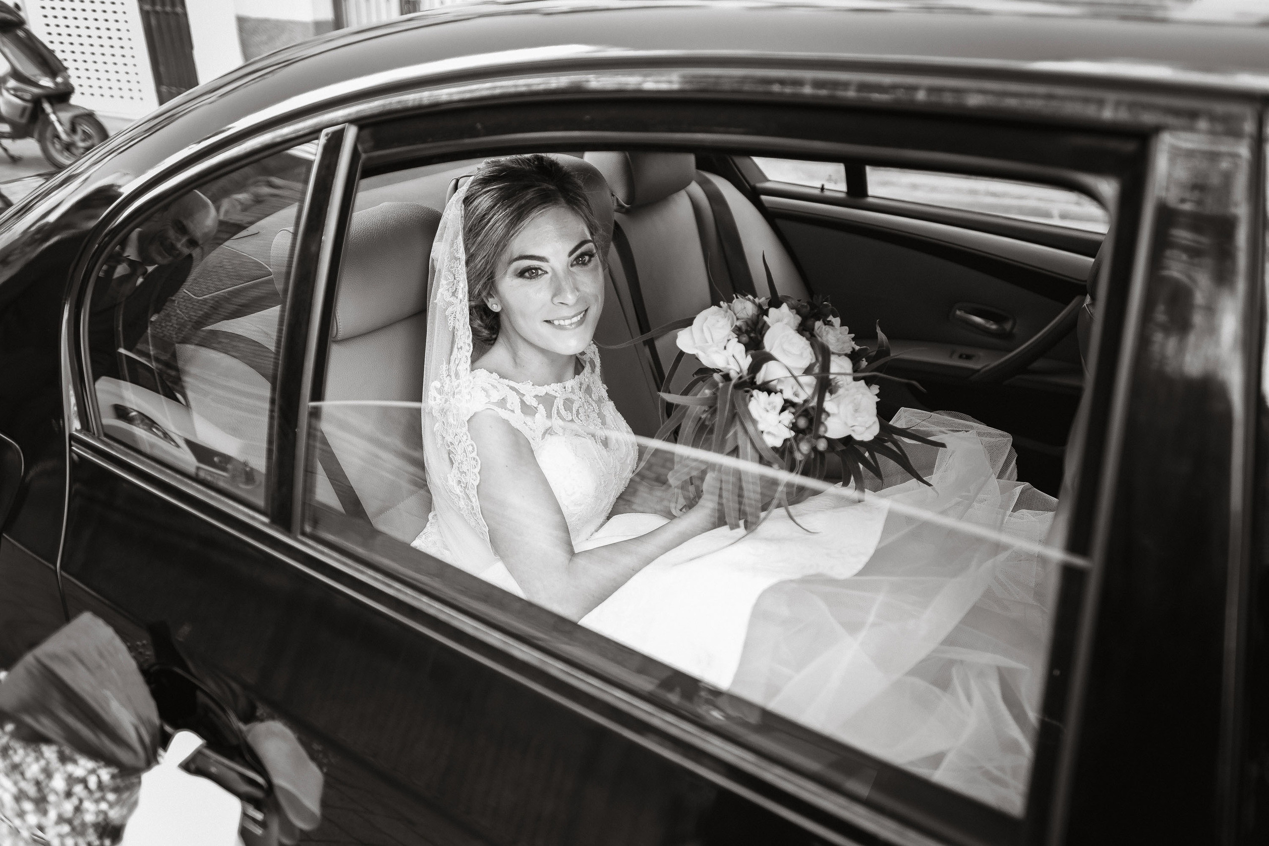 Novia en coche