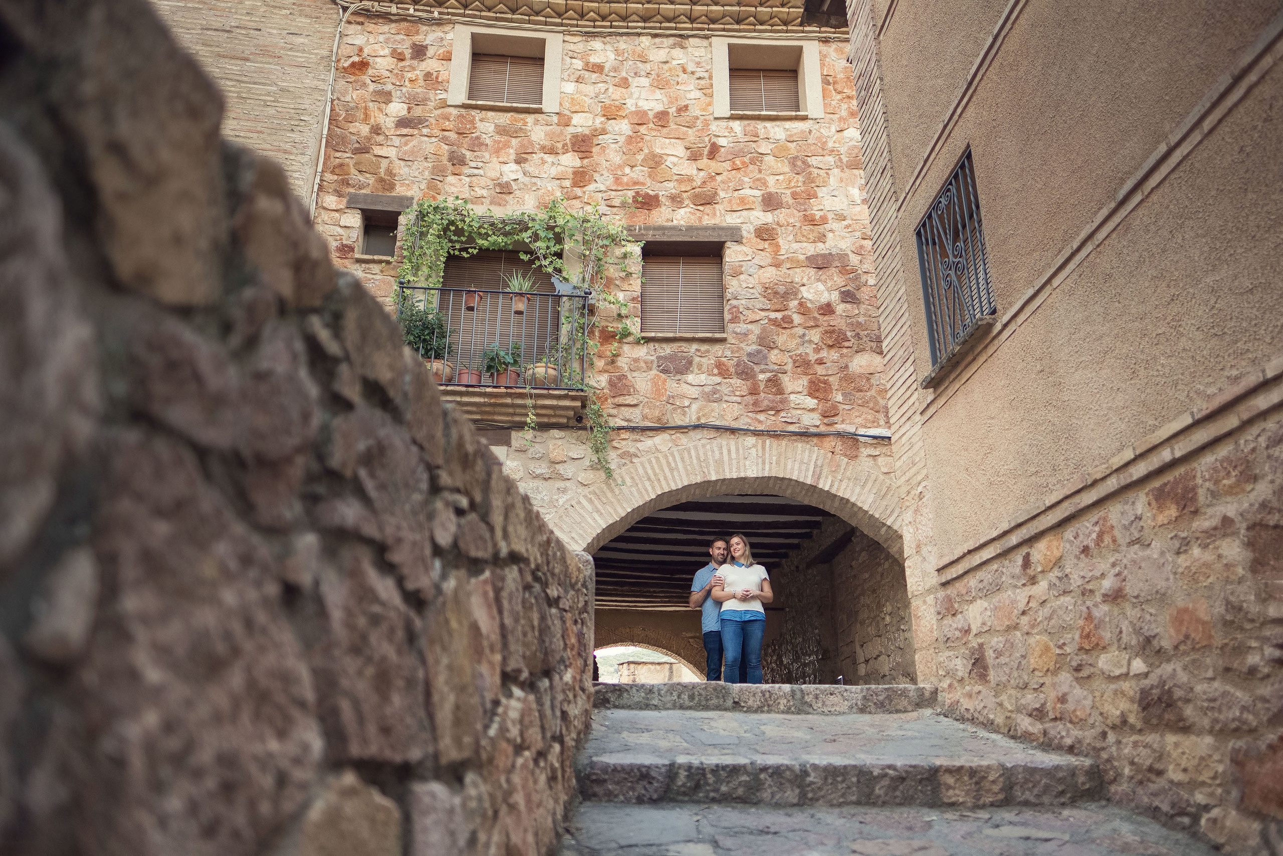 Reportaje de preboda en Alquezar de Clara y Nacho, fotografos Pirineos. PIXLOVE - Fotógrafos de bodas Huesca Pirineos Zaragoza
