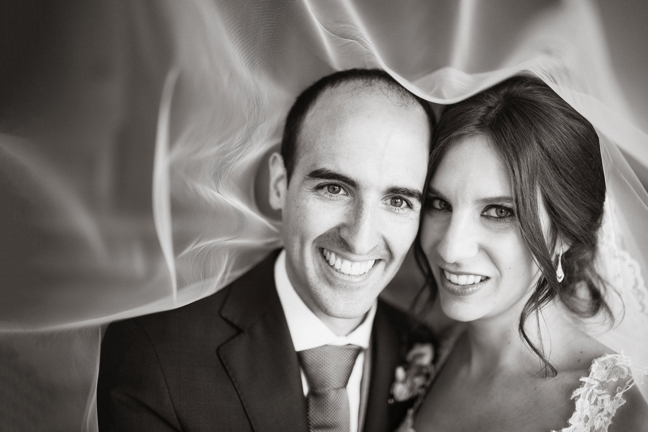 novios en ermita de Nuestra Señora del Pueyo