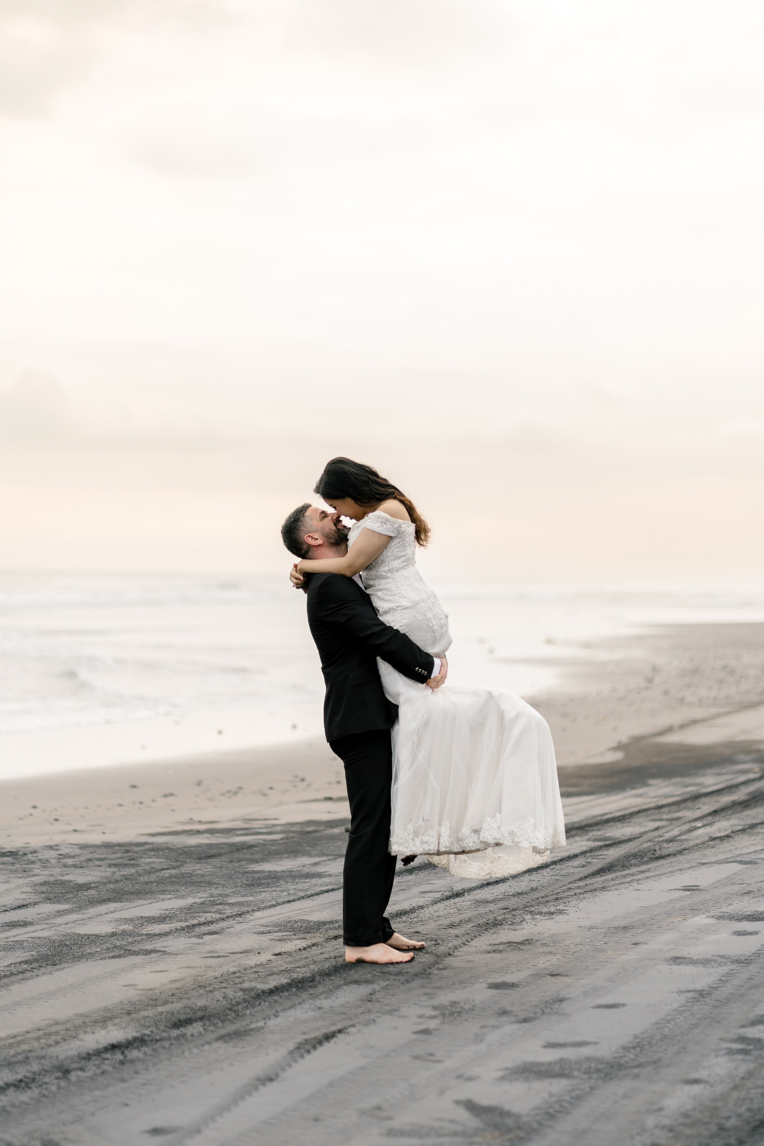 Honeymoon Photoshoot in Bali. Female Photographer in Bali