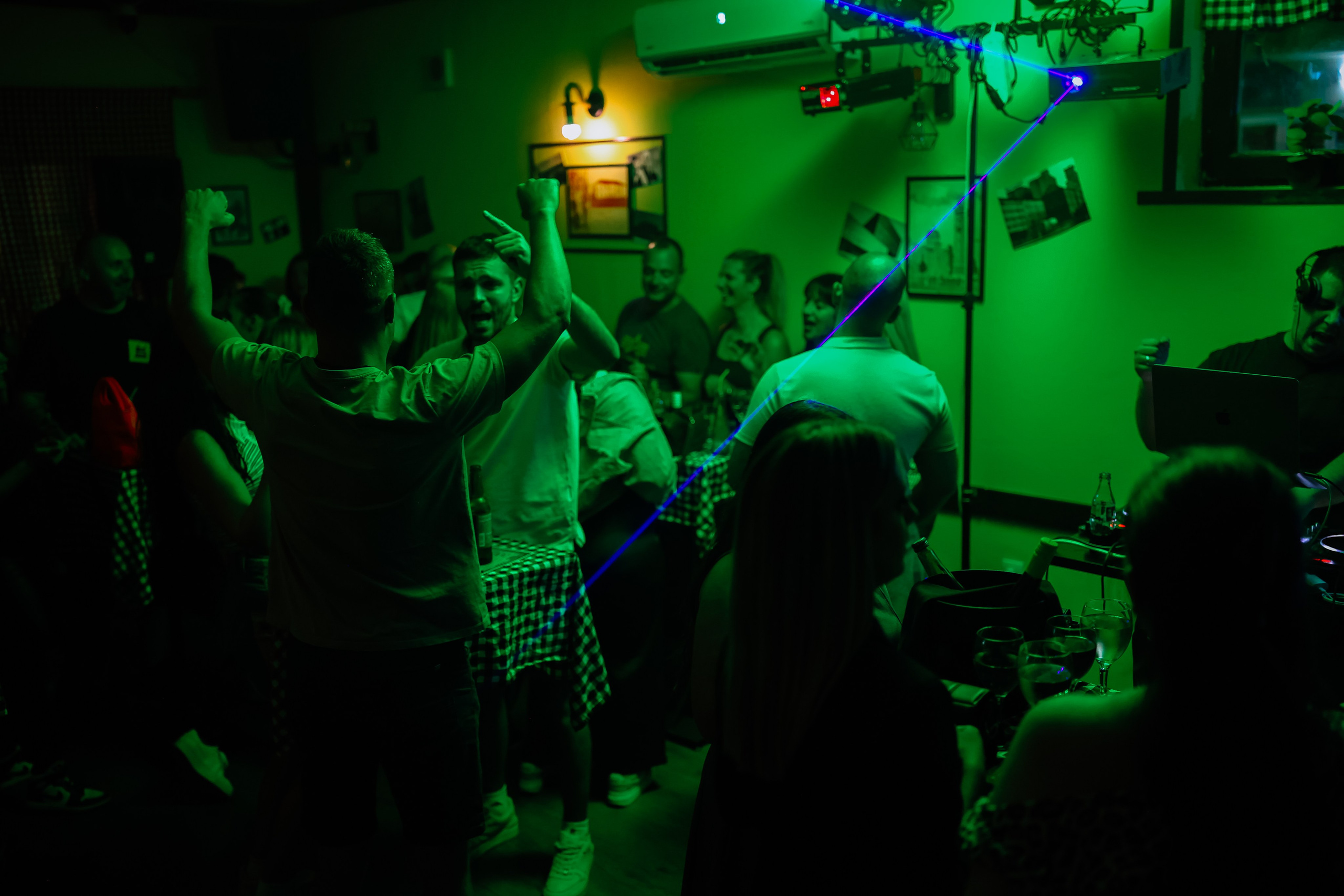 Zurke 90tih — Kafana Gradska Biblioteka. Foto Simic Jagodina