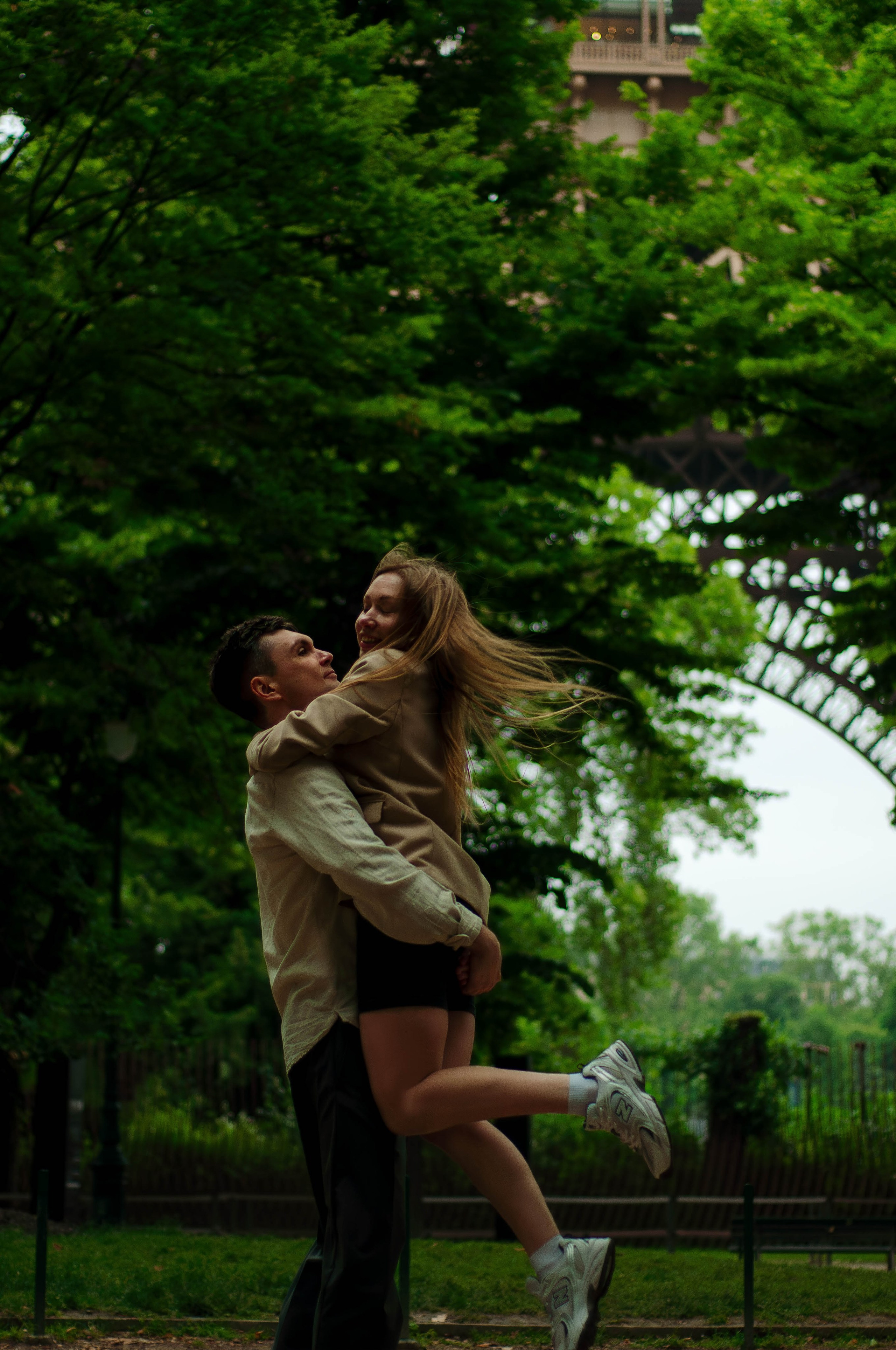 Лавстори у Эйфелевой Башни. Фотограф в Париже Полина Осипова