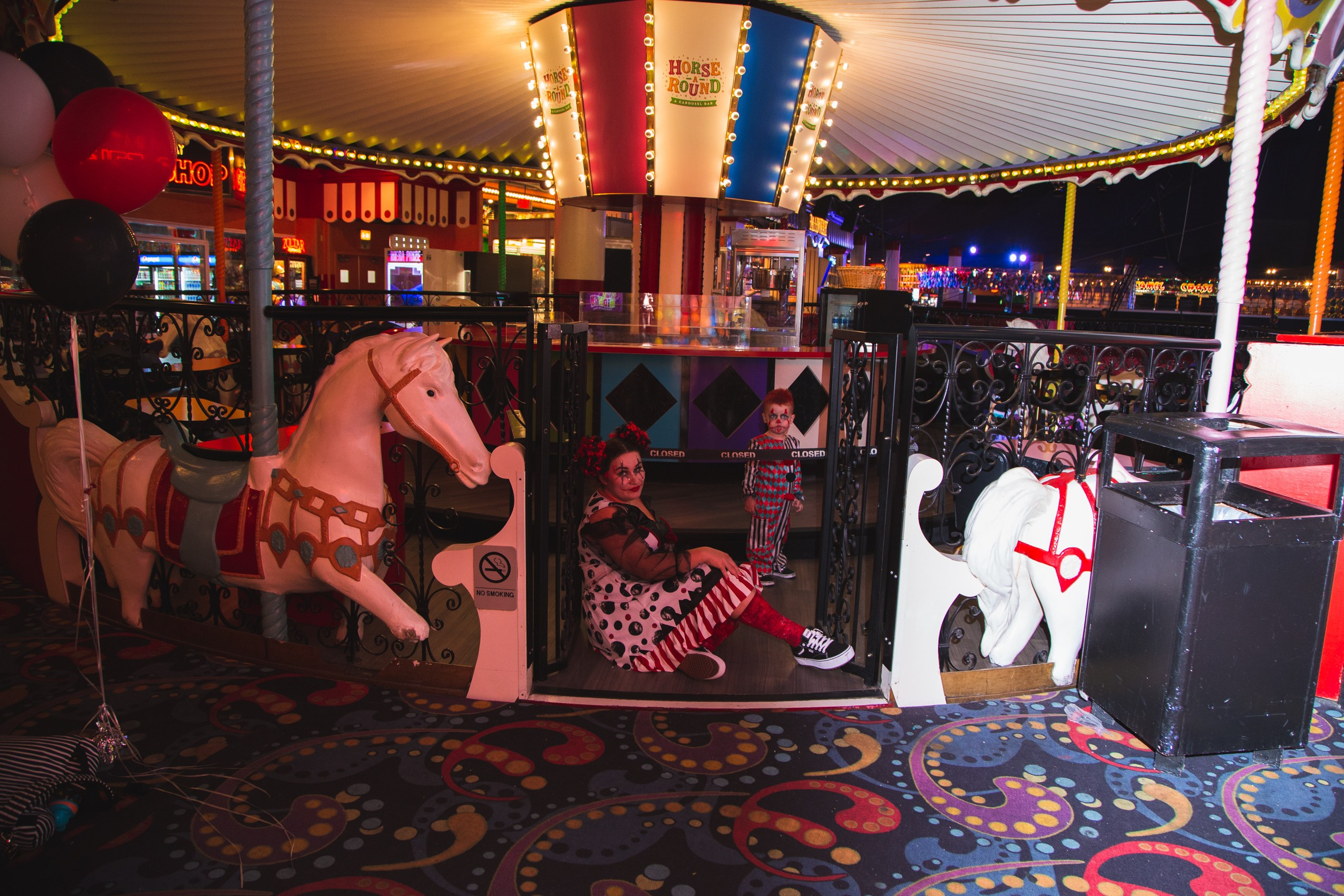 Crazy clowns. Wedding & elopement photographer Viktoriya Kravtsov. Las Vegas