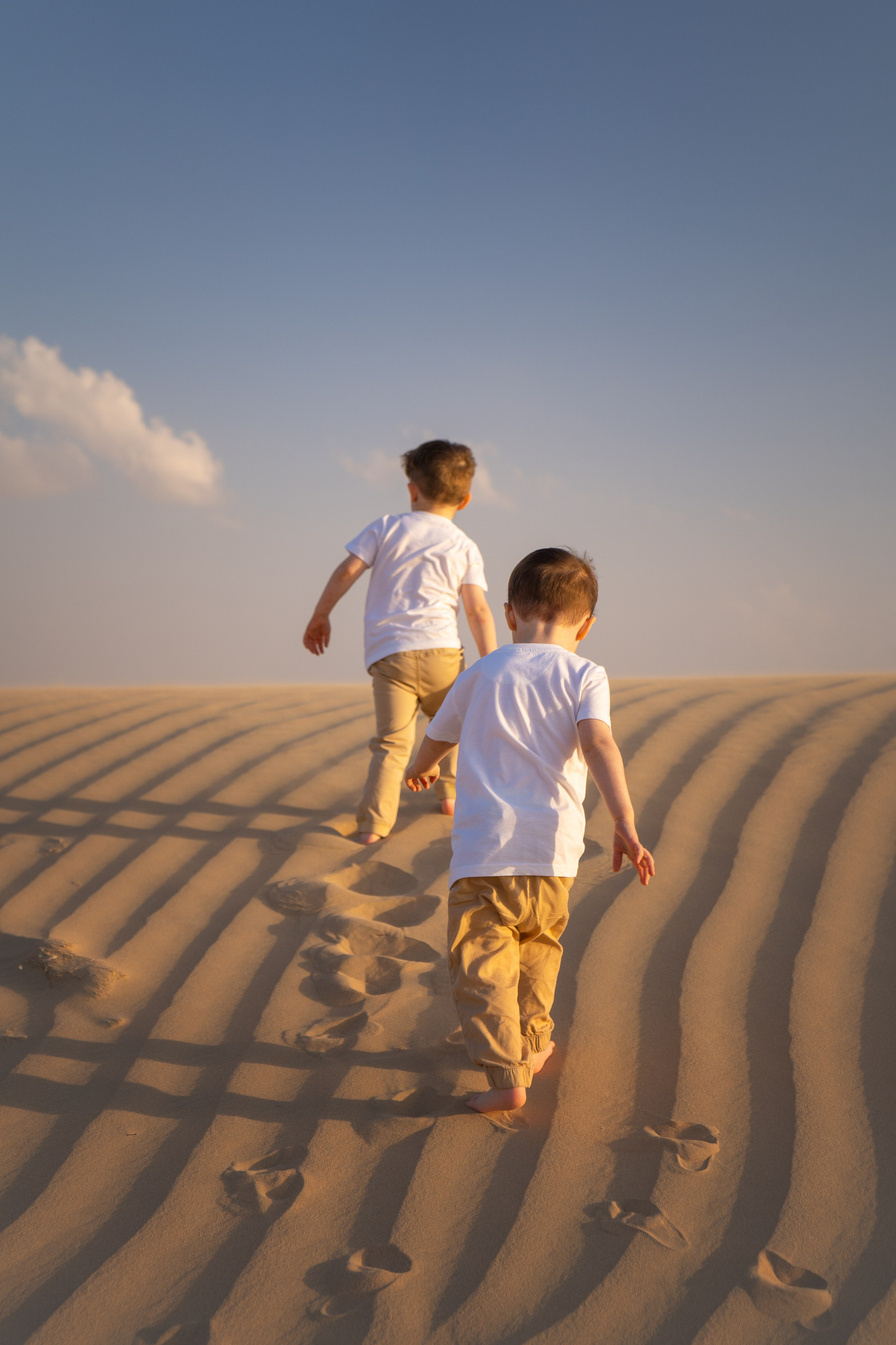 Desert in Abu Dhabi. Desert Dubai. Photo shooting in the Arabian desert. Booking a photo shoot in the UAE. Shooting in the desert