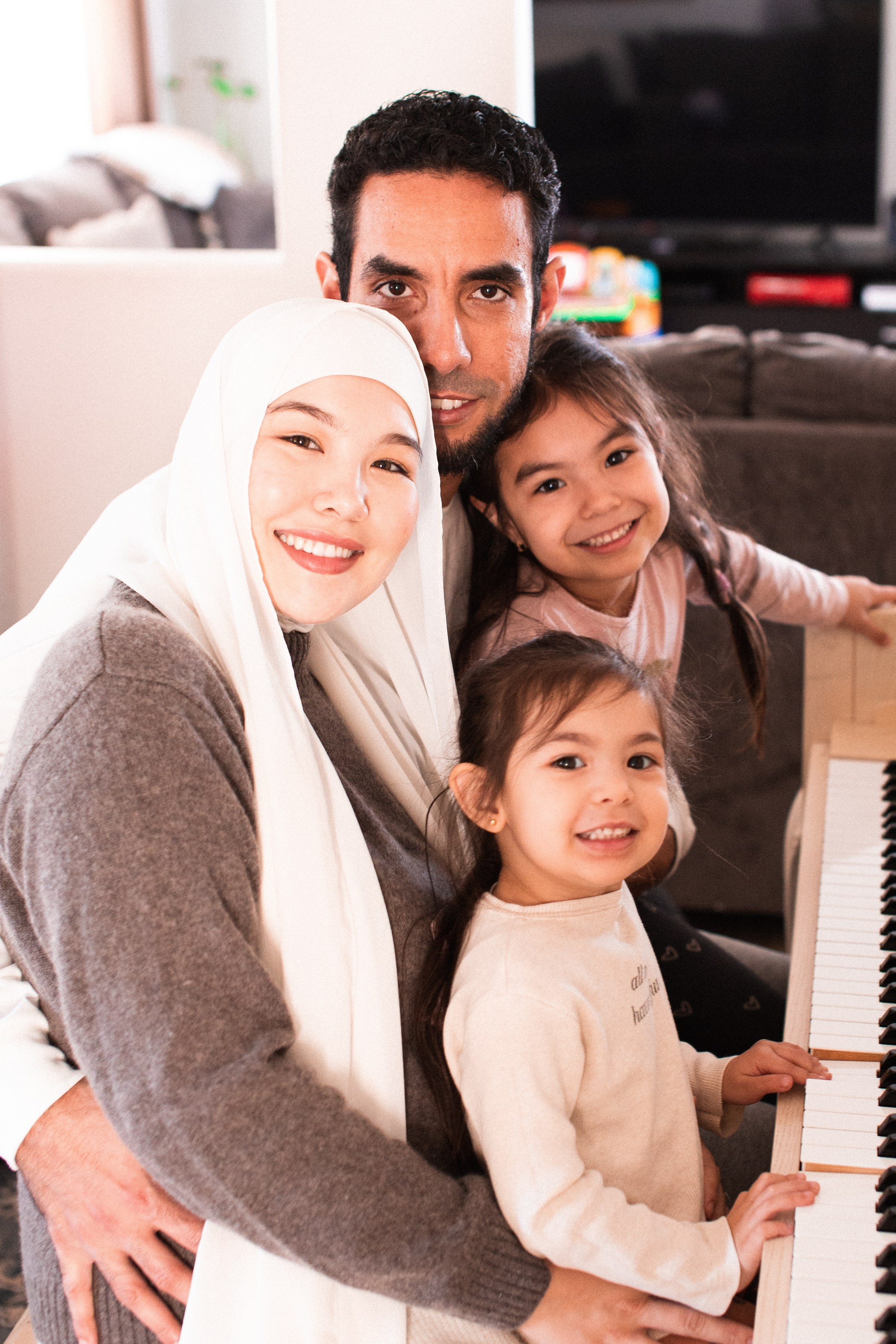 Shirin & her family. Wedding & elopement photographer Viktoriya Kravtsov. Las Vegas