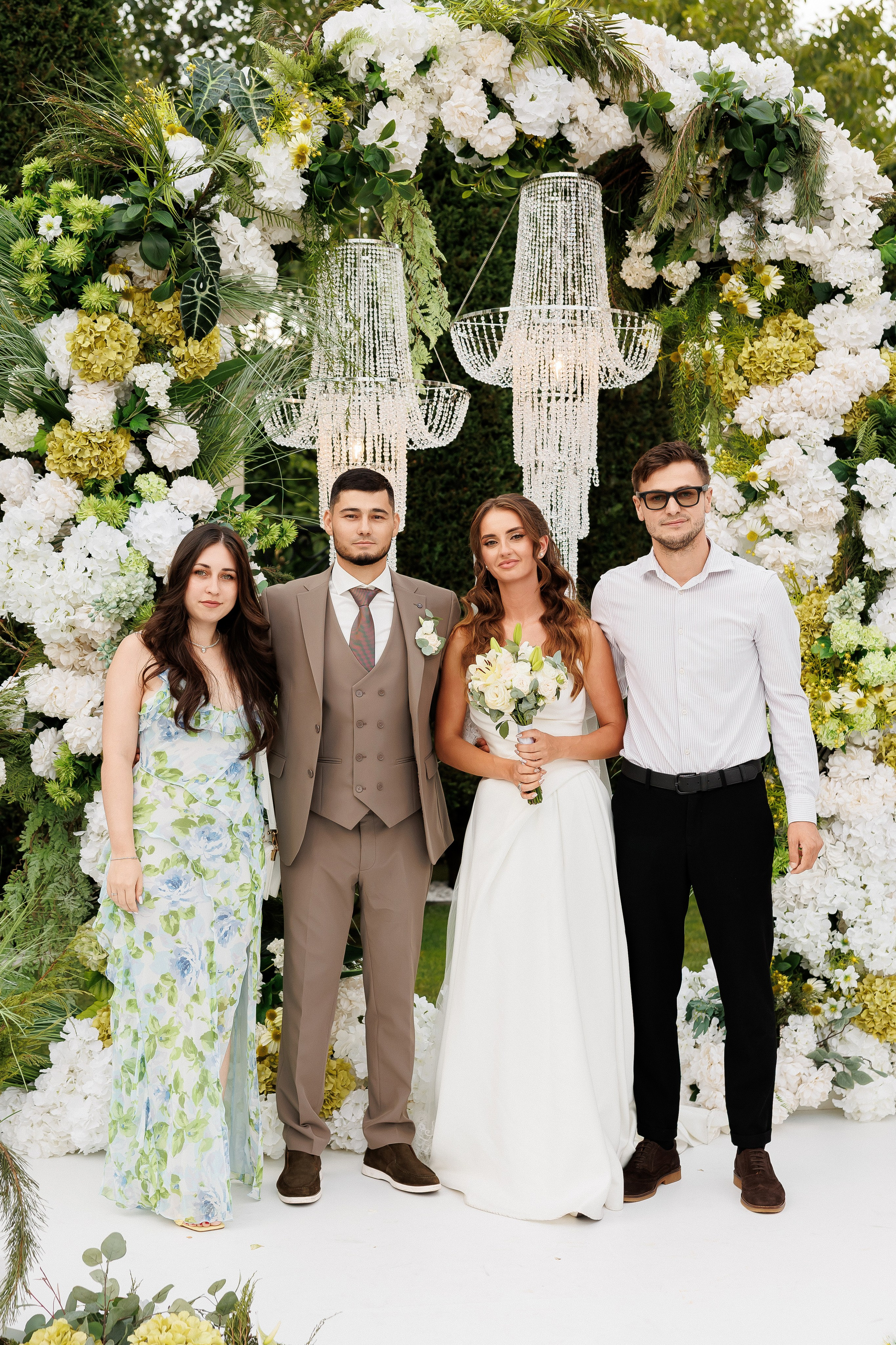 Eugen & Livia — Grand Elysee — Wedding Day. Servicii Foto și Video 067188353