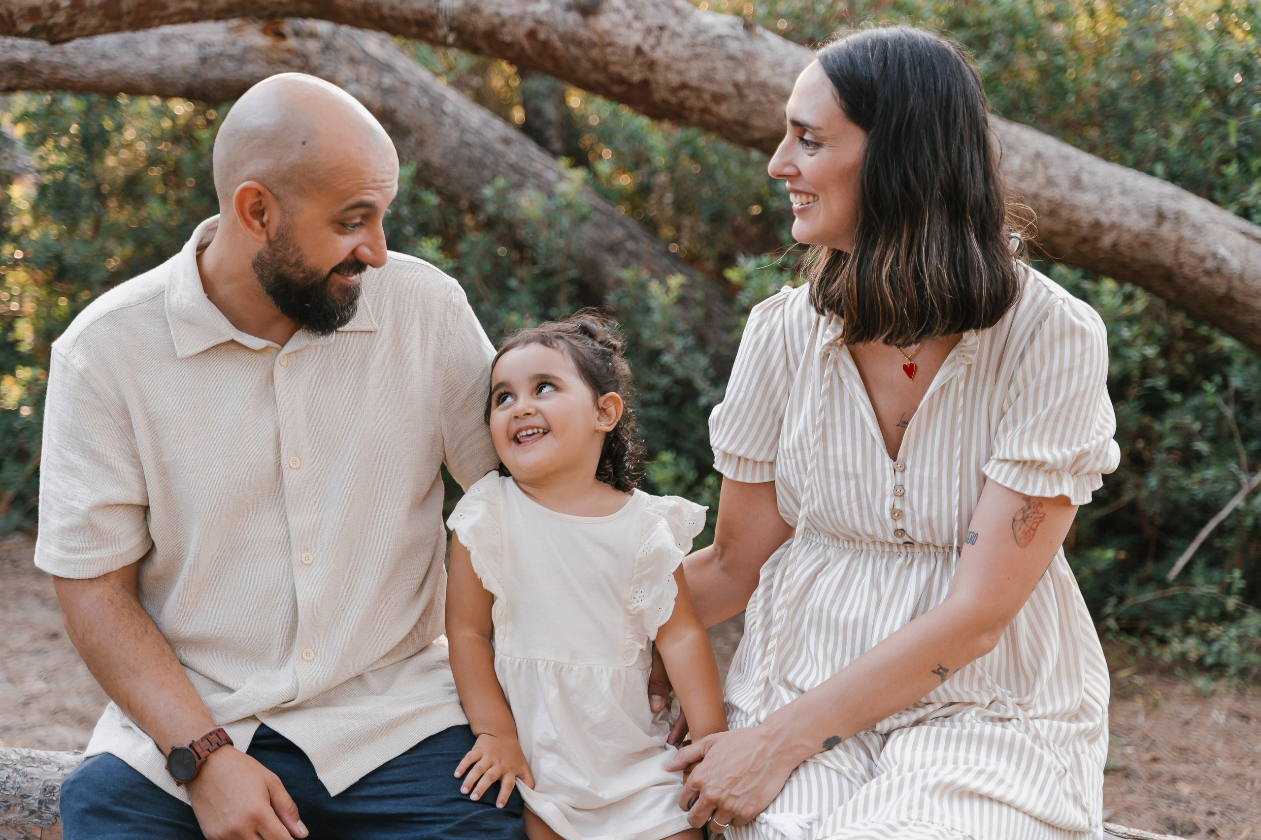 Rebeca, Roman y Laia. Fotógrafa de bodas y familias en España, Valencia: Nadia ProFoto