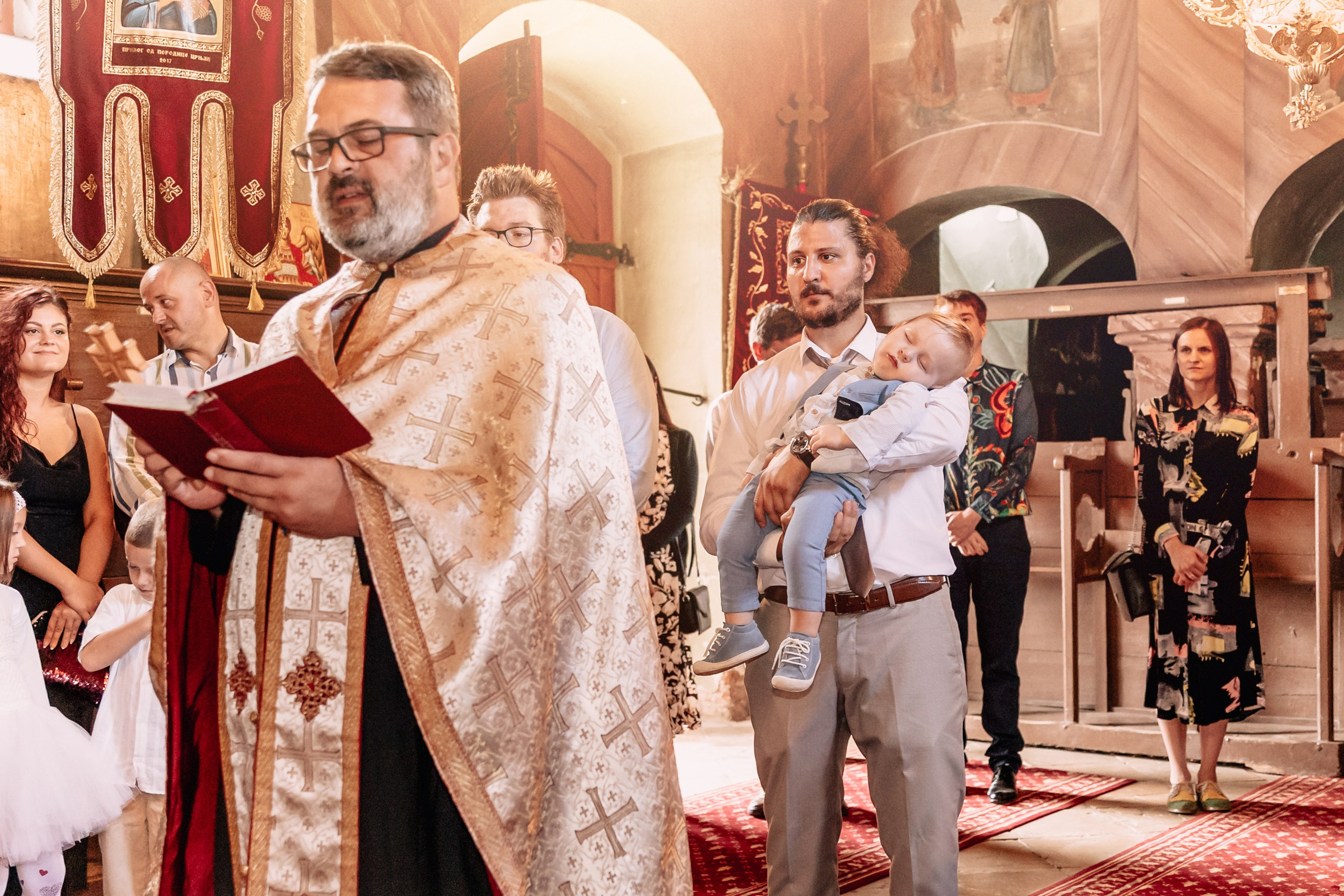 FOTOGRAFISANJE KRŠTENJA. Fotografi iz Backog Petrovca David i Andrea Stojanovic