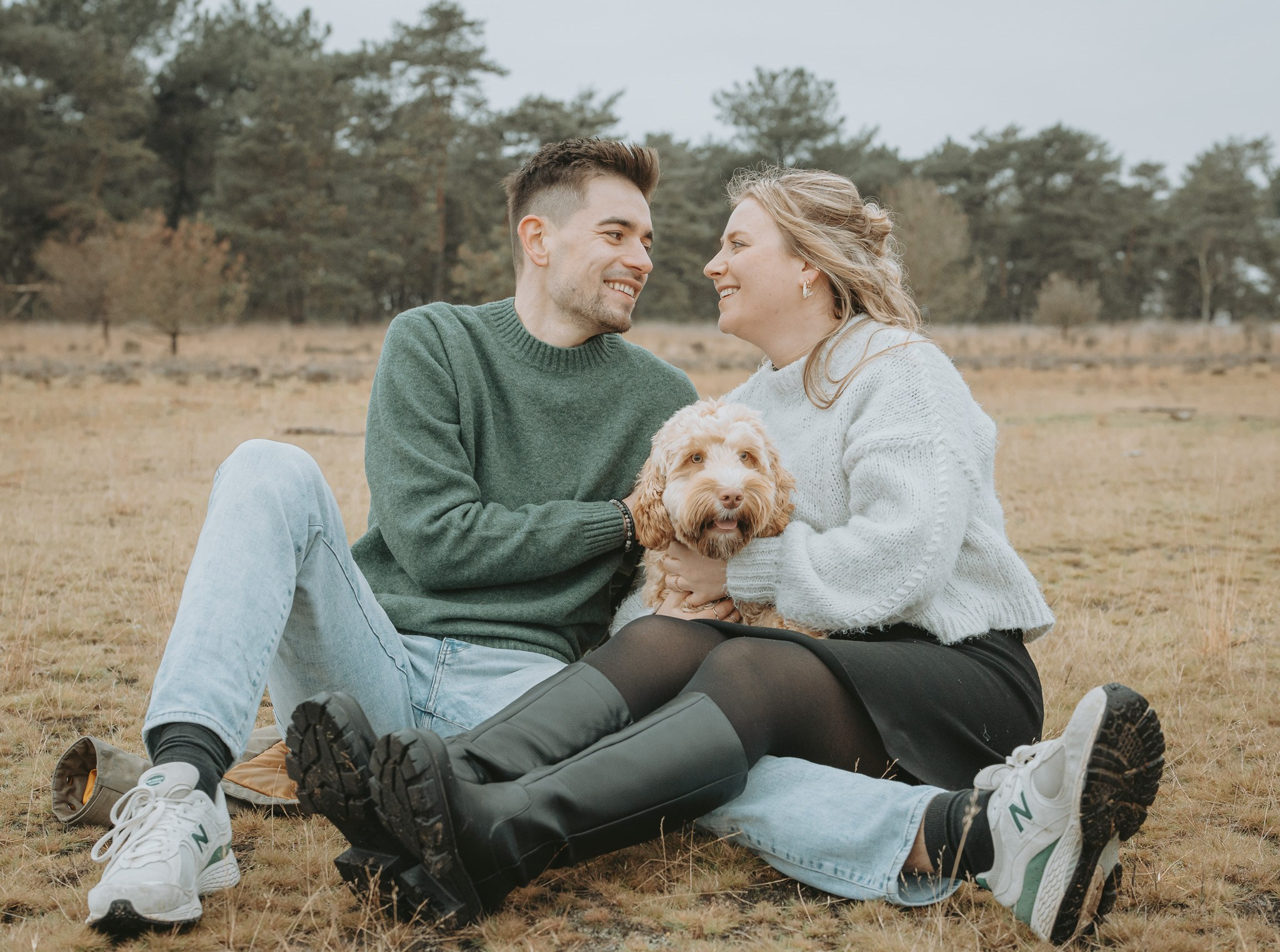 Natuurlijke koppelshoot met spontane emoties - Kapture Fotografie