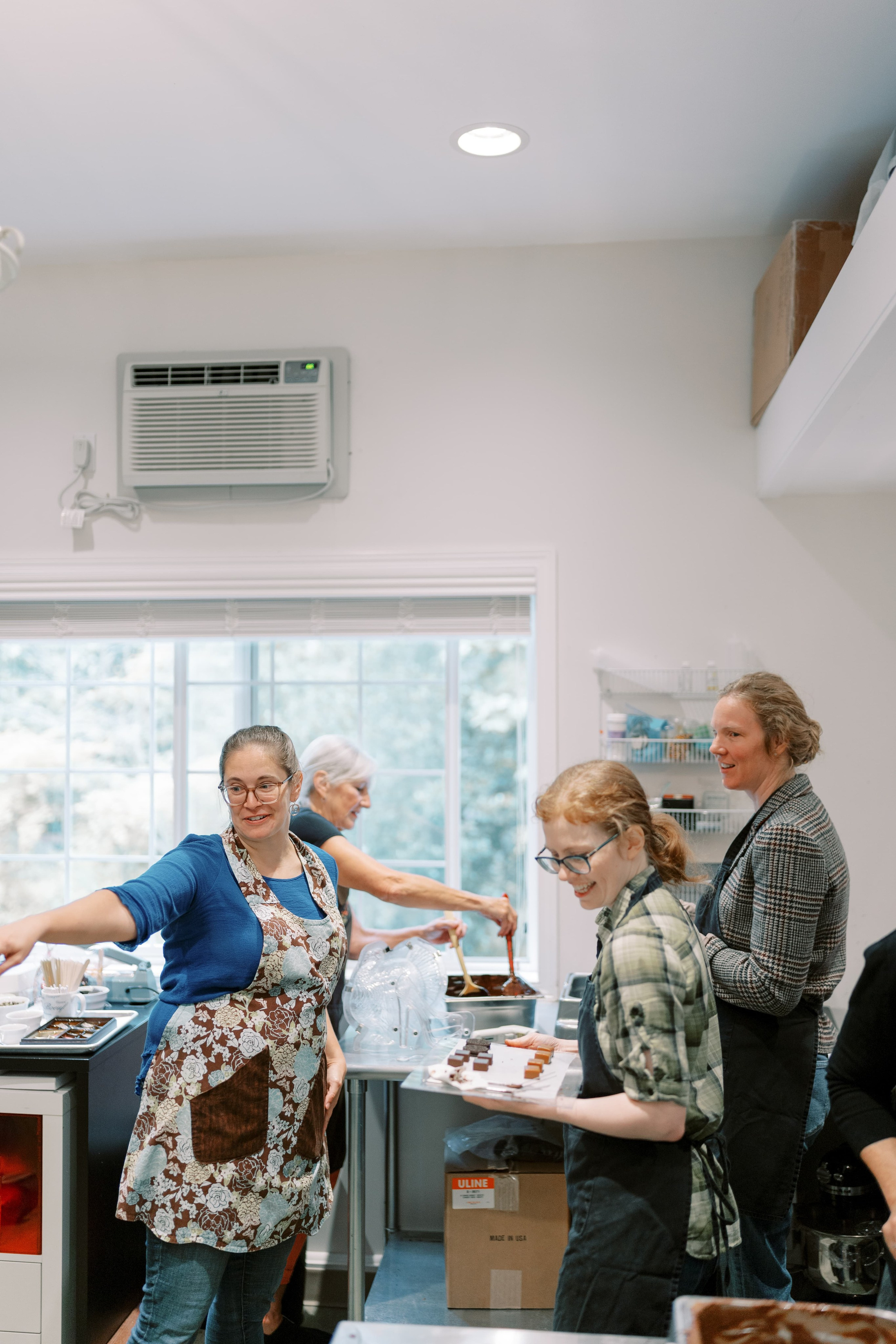 Event: Chocolate-Making Workshop. EVAN ARISTOV WEDDING PHOTOGRAPHY — Seattle Wedding Photographer