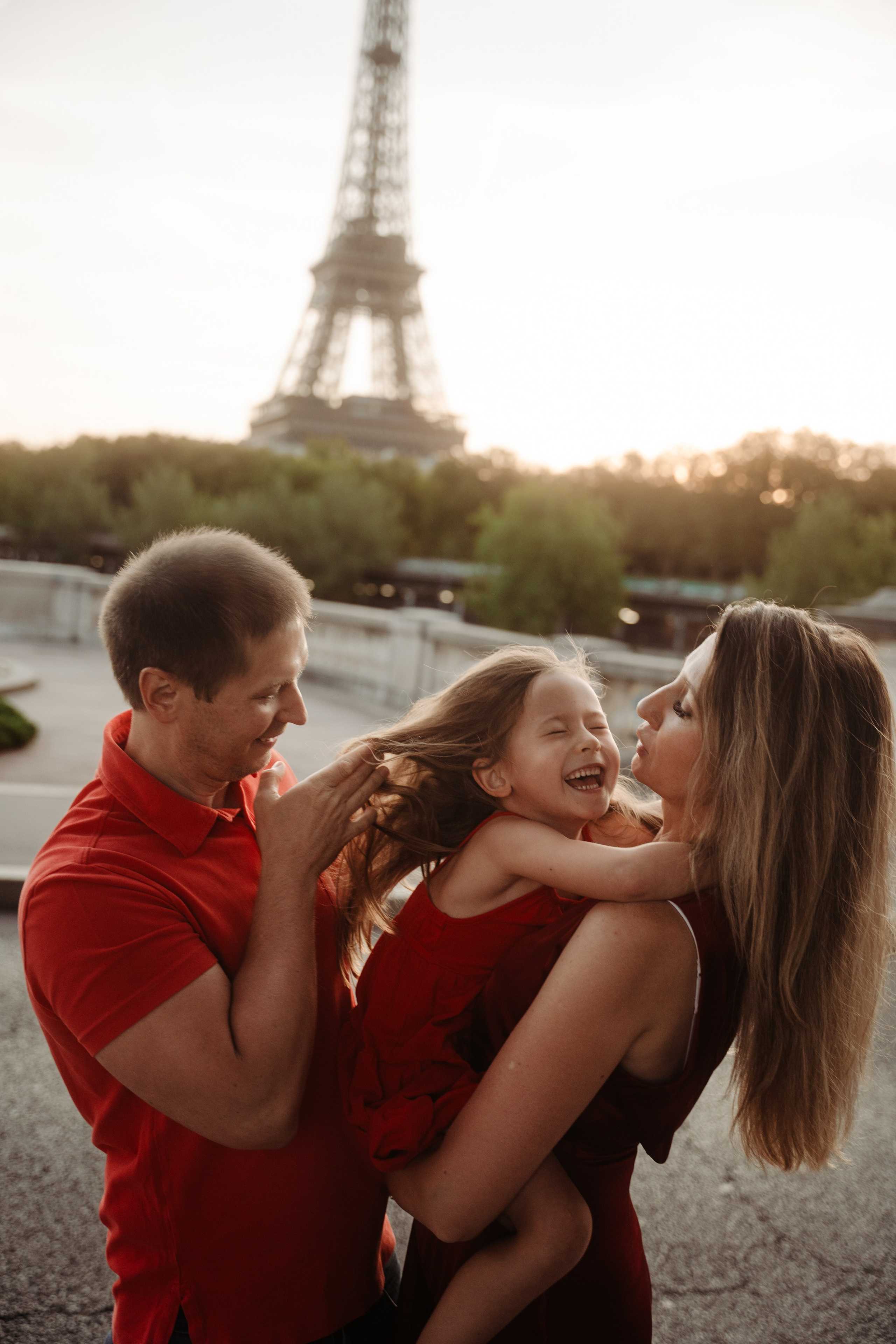 Maria, Vadim & Mila in Paris. Paris photographer — Polina Osipova
