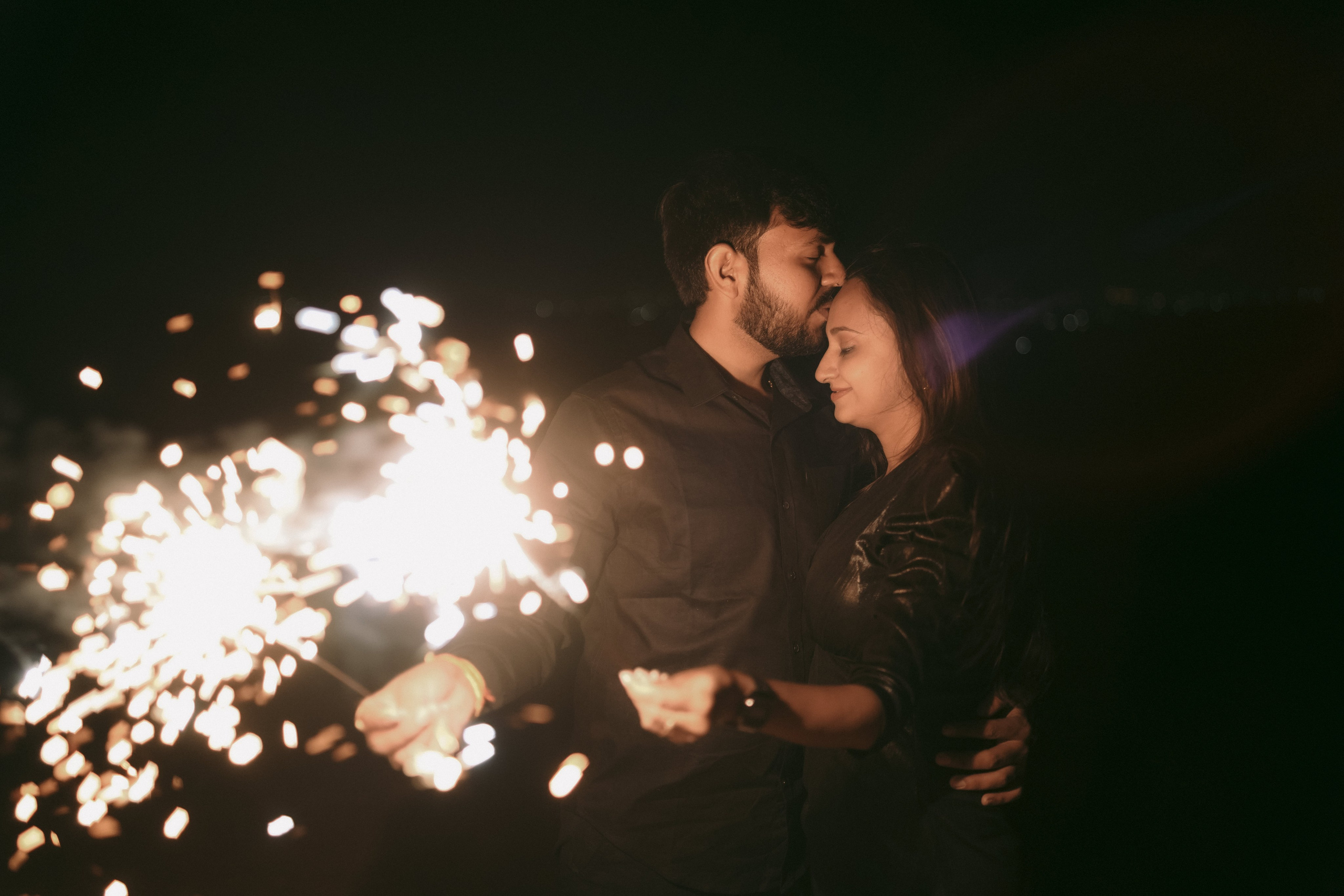 COUPLE SESSIONS. Love Emotions Weddings