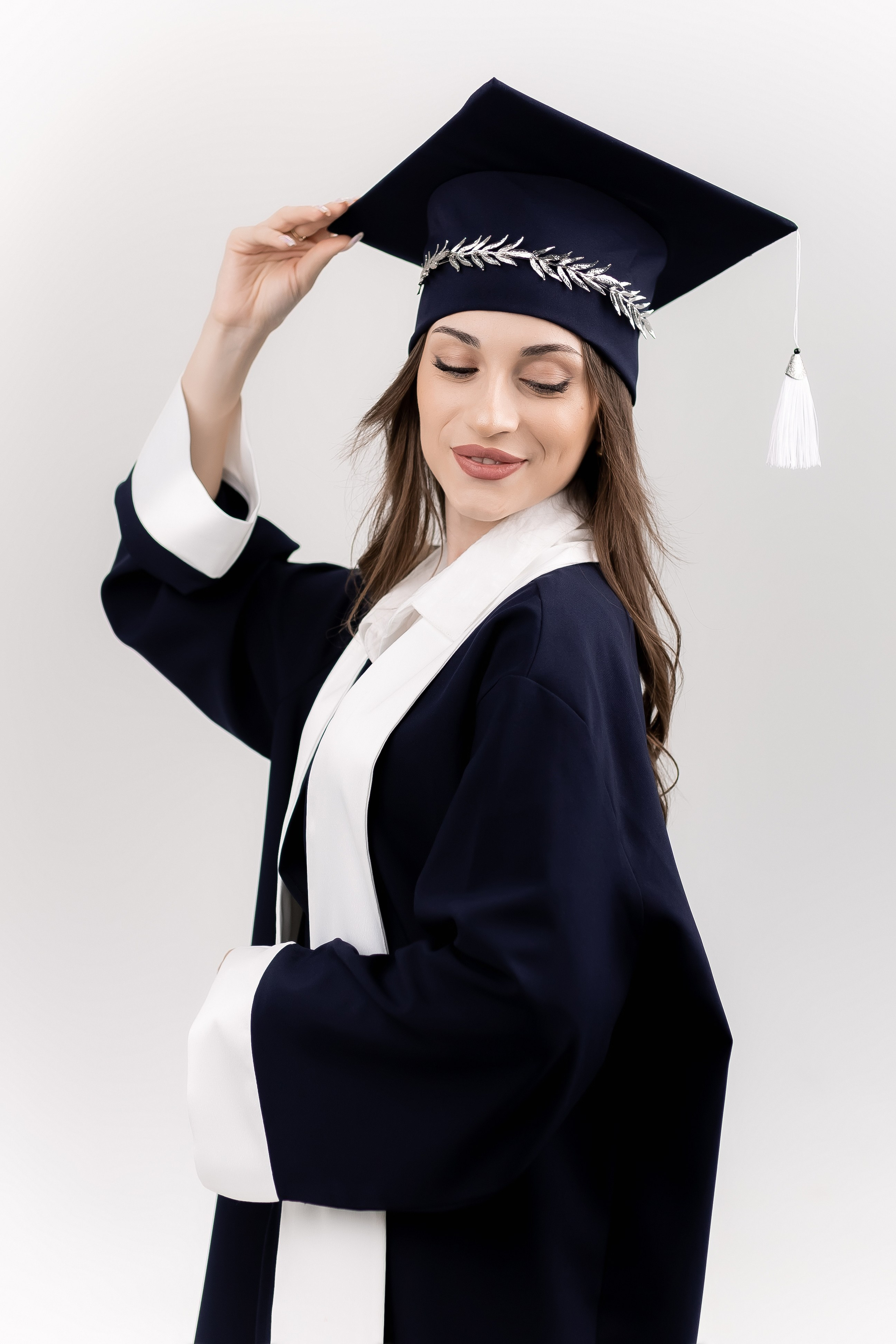 Göy Tək Xətt. Məzun geyimləri və akssesuarları