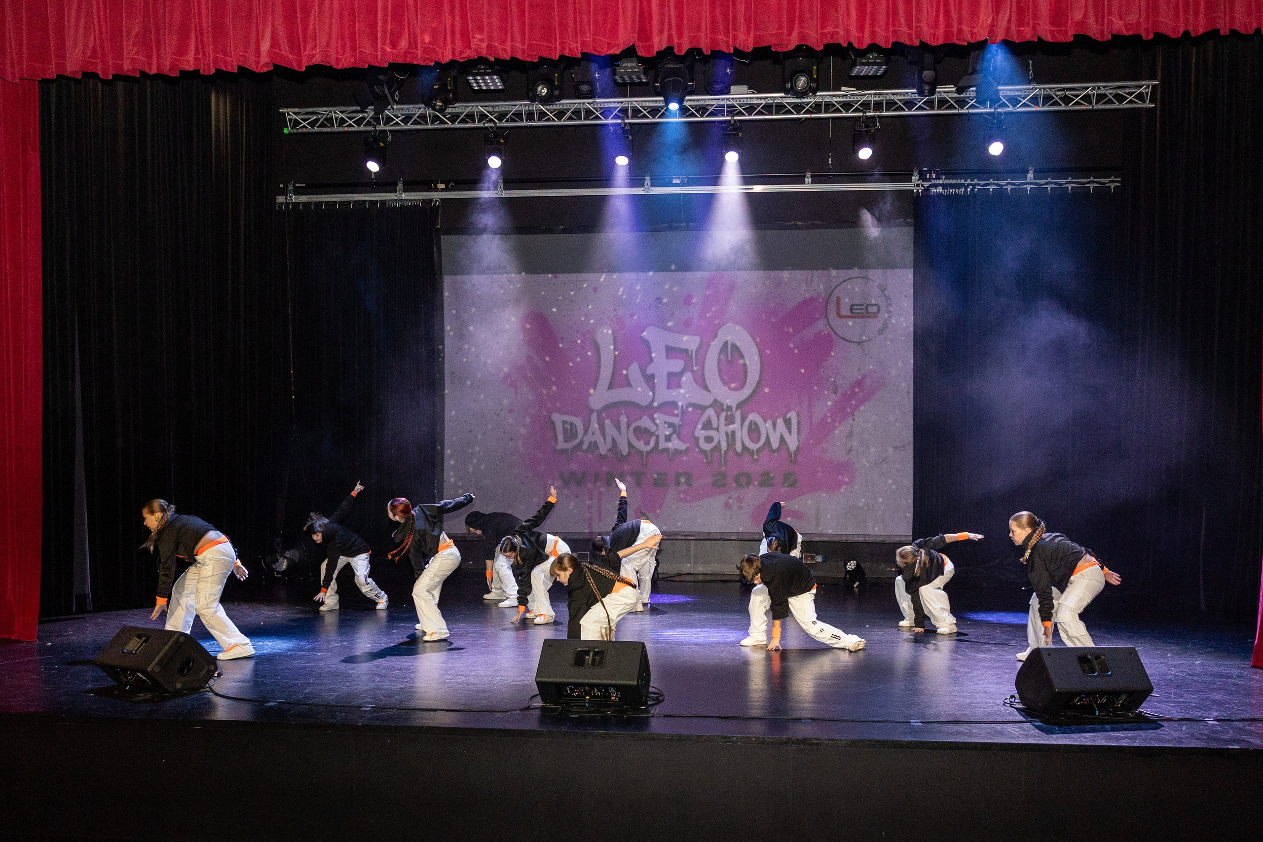 LEO DANCE SHOW WINTER 2025. Семейный и детский фотограф в Варшаве Мила Бобровская