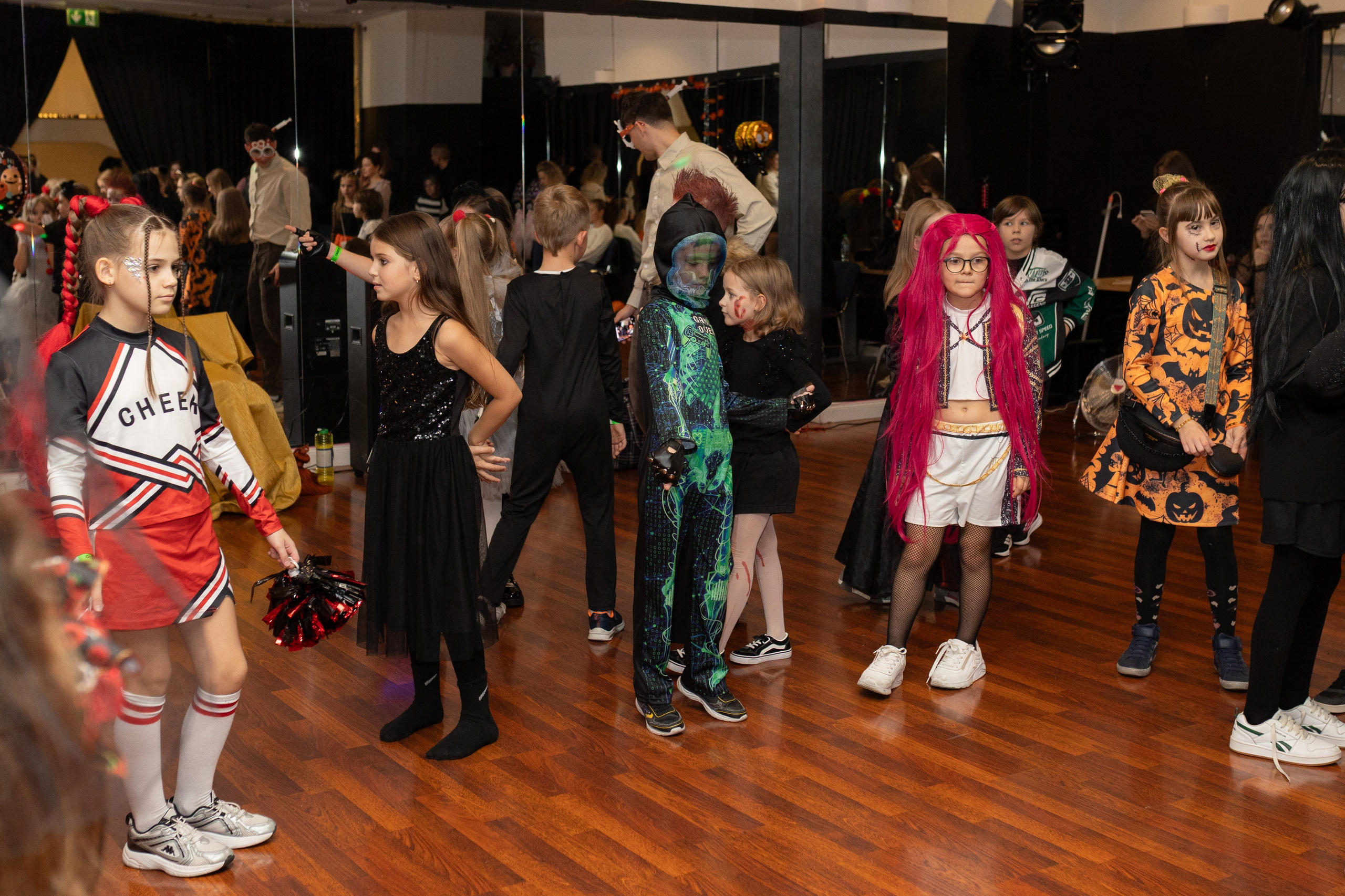 Leo dance studio Helloween 2025. Семейный и детский фотограф в Варшаве Мила Бобровская