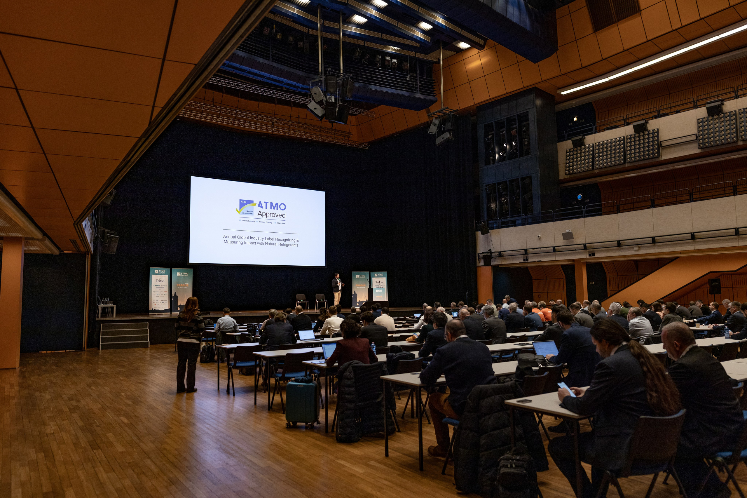 Eventová fotografie. Dana Lišková — Empatická fotografka | Introspektivní umělkyně | Neurodivergentní koučka| Zakladatelka Artepy.cz