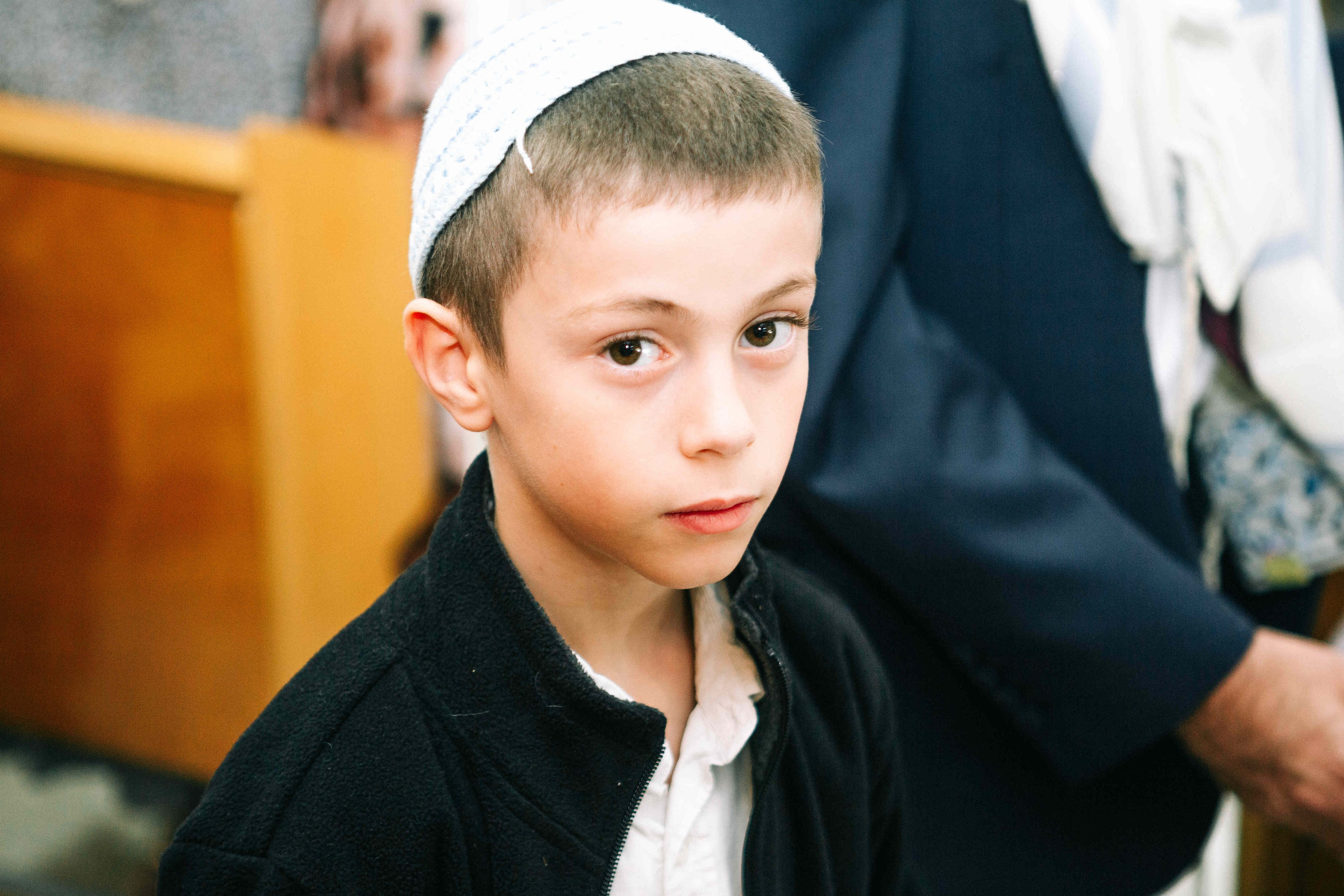 BRITH MILA IN THE SMALL SYNAGOGUE. PHOTOGRAPHER IN ISRAEL