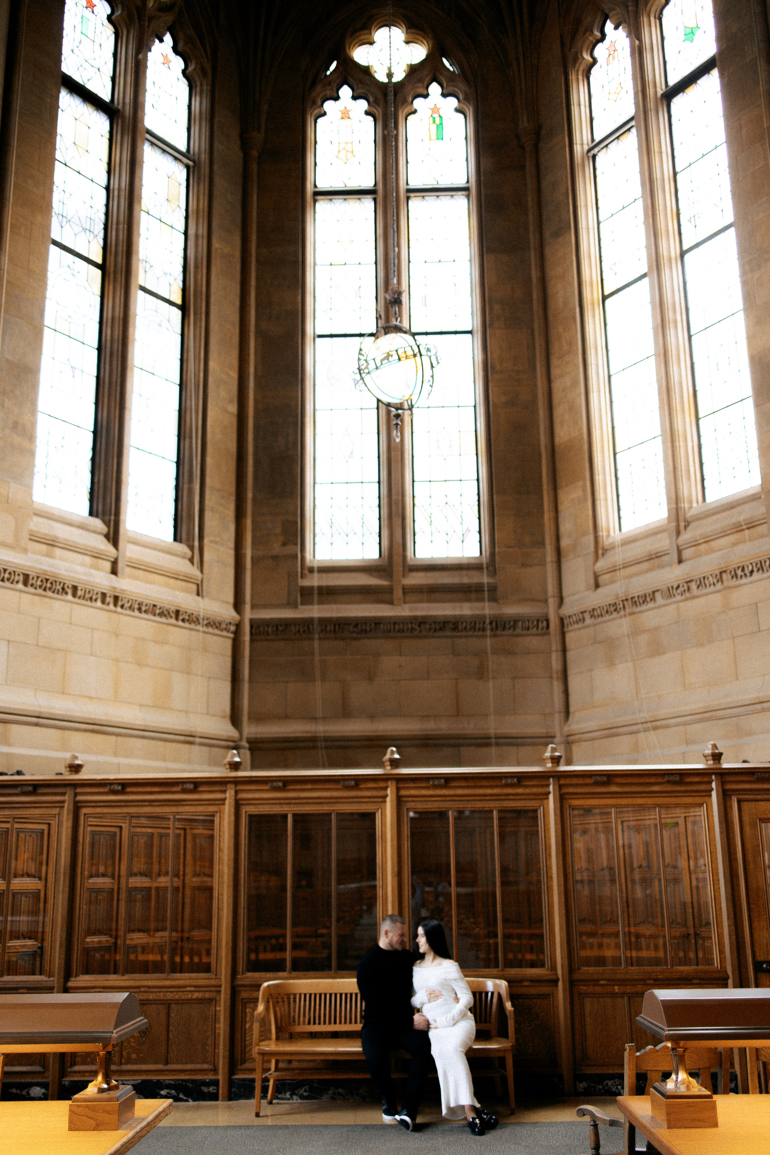 Family in the library. Family photographer Oregon — Washington
