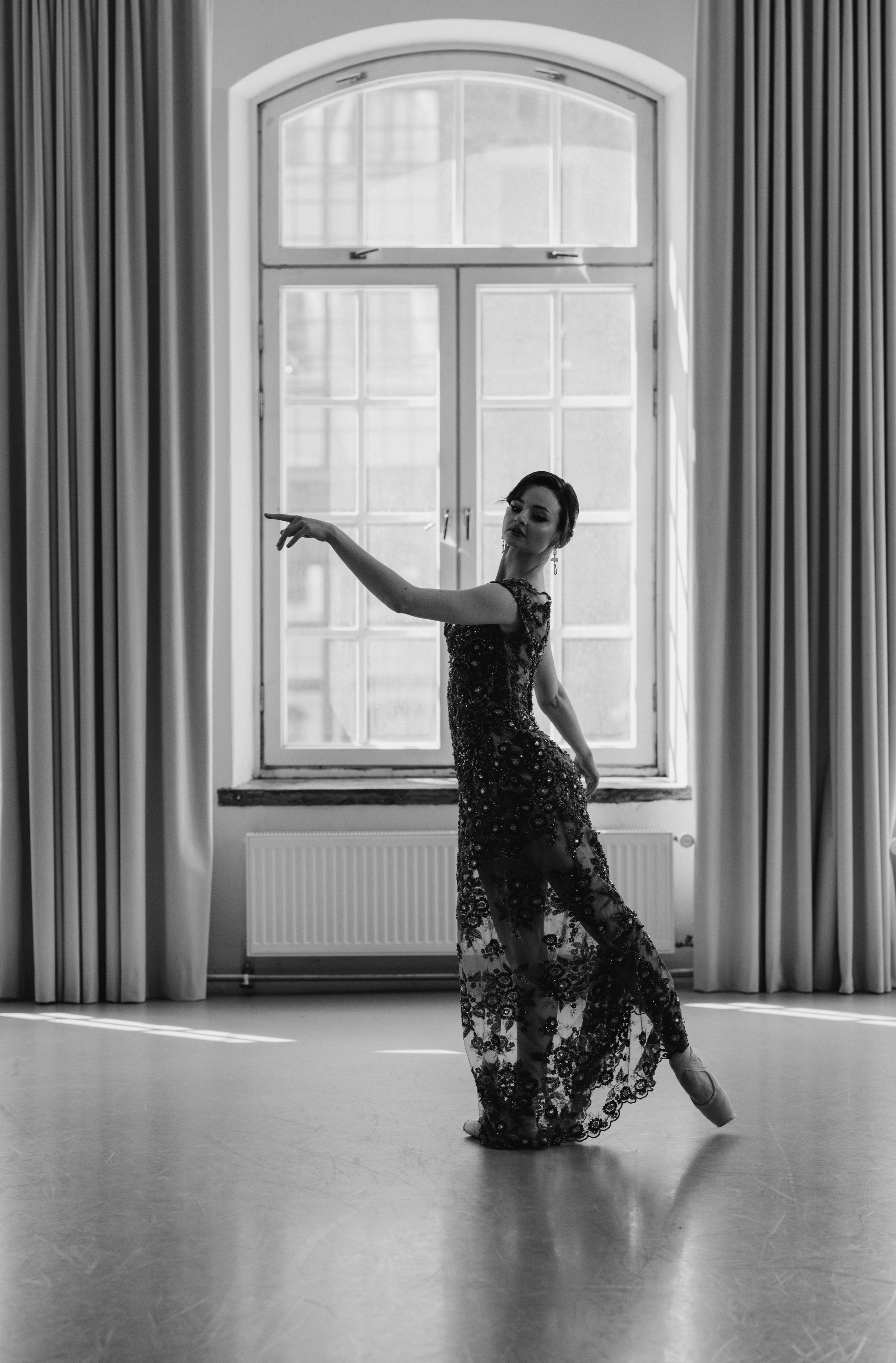 Riikka Couture, Riikka Ikäheimo, Violetta Keller, Portrait, Dancer. Wedding and potrait photographer in Helsinki Vickan O