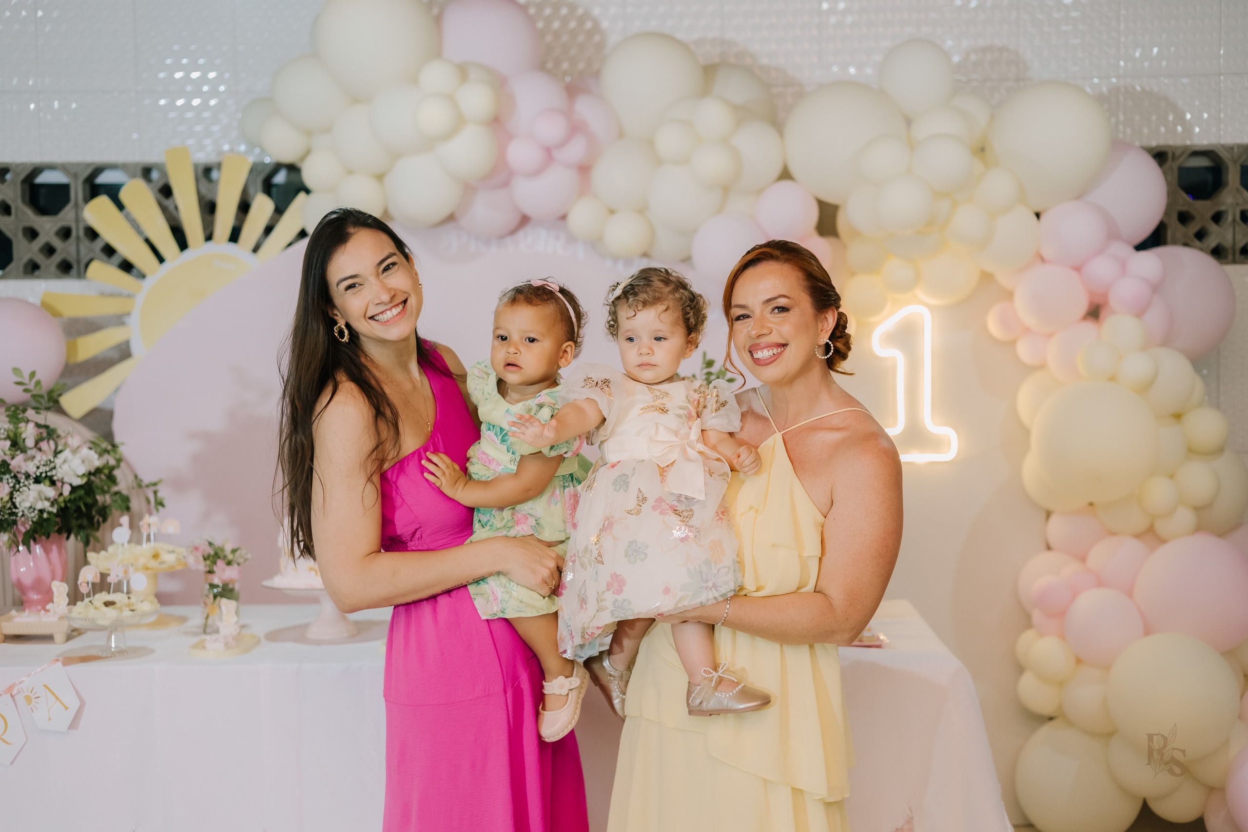 Aurora — 1 ano. Fotógrafo Richard Silvestre — Casamentos na Bahia